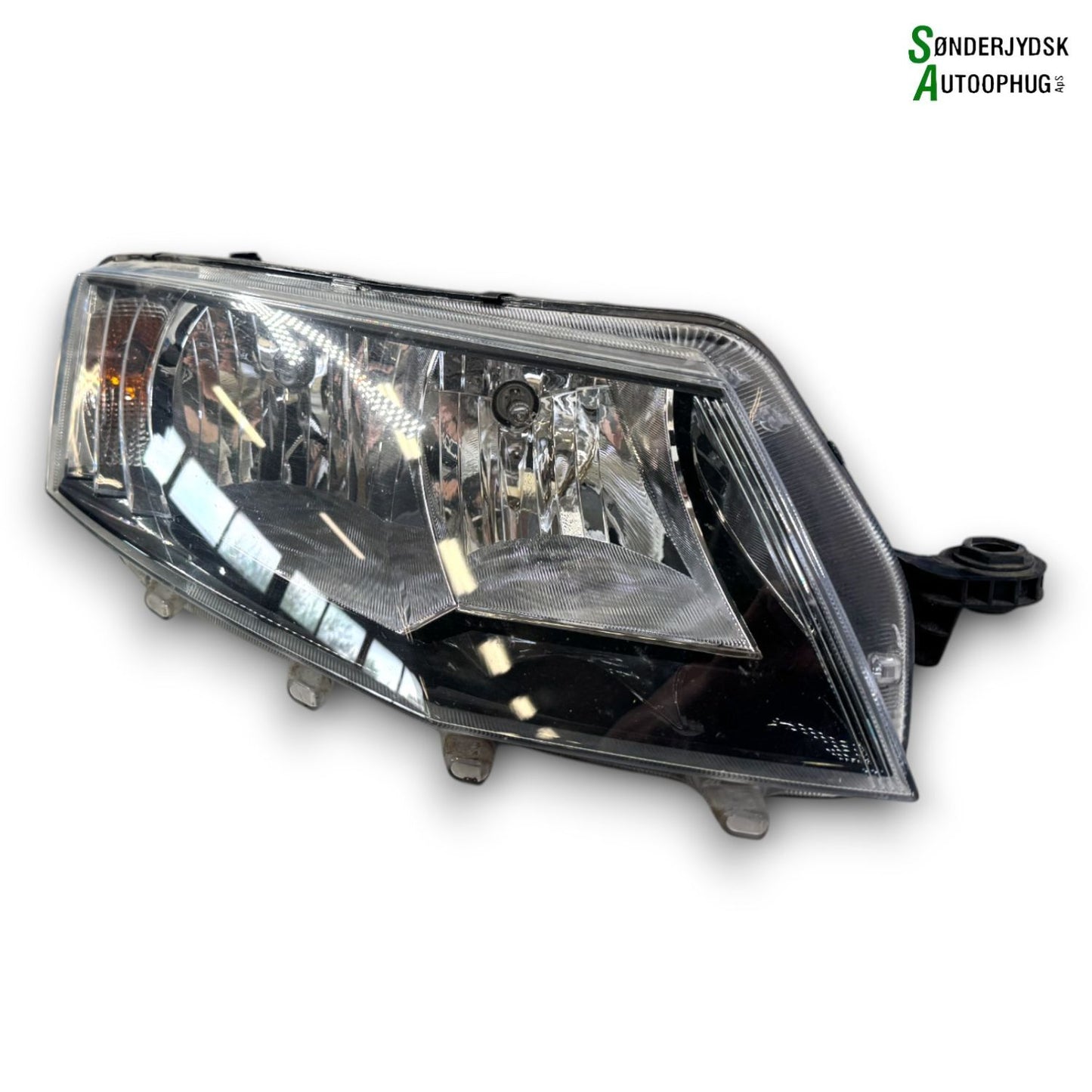 Skoda Octavia Forlygte Med OEM Nr. 5E1941016 Fra Skoda Ophugger