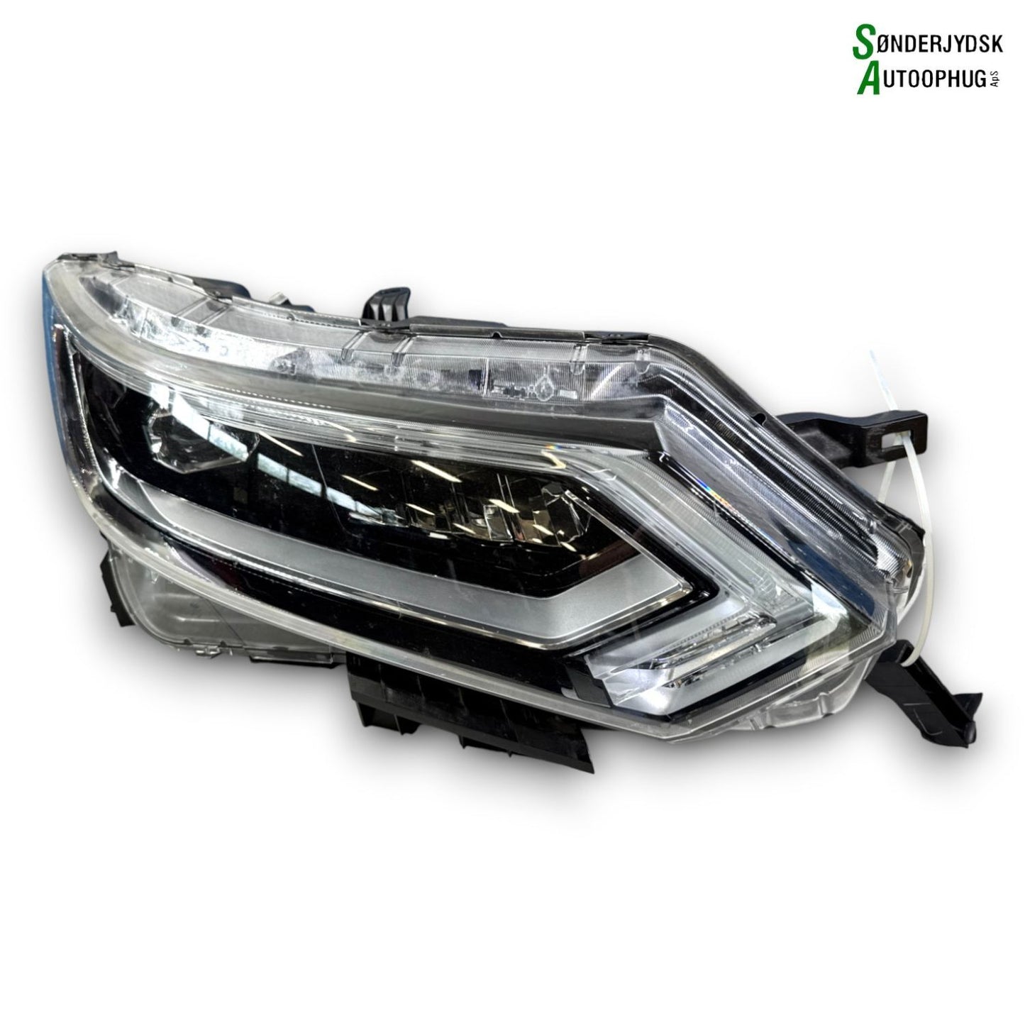 Nissan Qashqai Forlygte Med OEM Nr. 26010HV05B Fra Nissan Ophugger