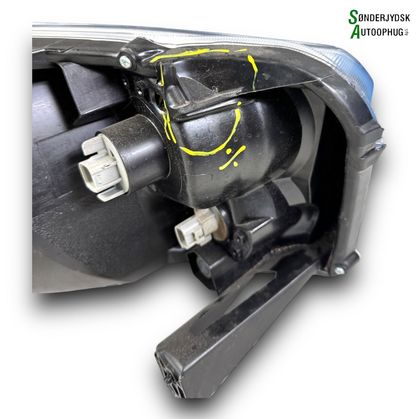 Suzuki Celerio Forlygte Med OEM Nr. 3532084MB0000 Fra Suzuki Ophugger
