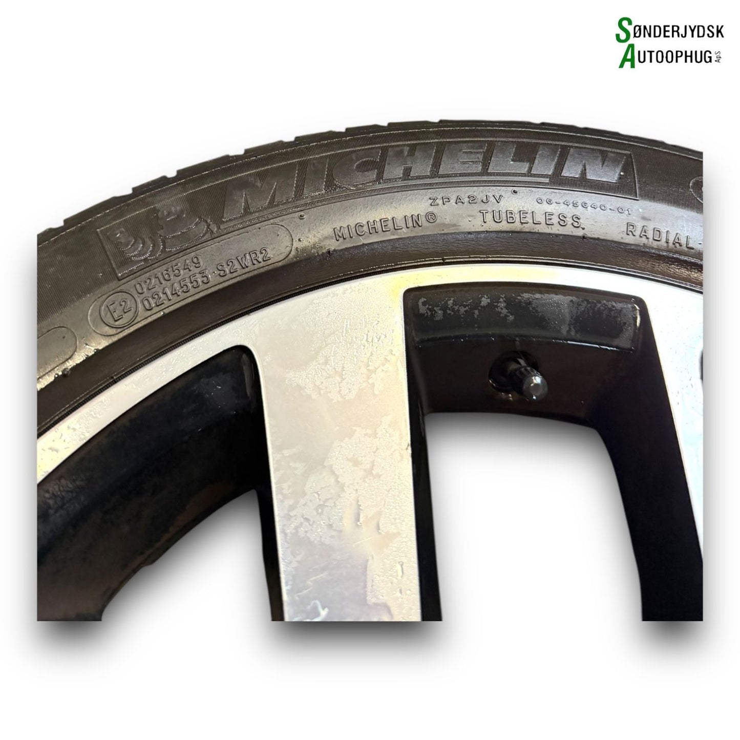 Renault Megane 4 Fælge M/Sommerdæk Med OEM Nr. 403003923R Fra Renault Ophugger