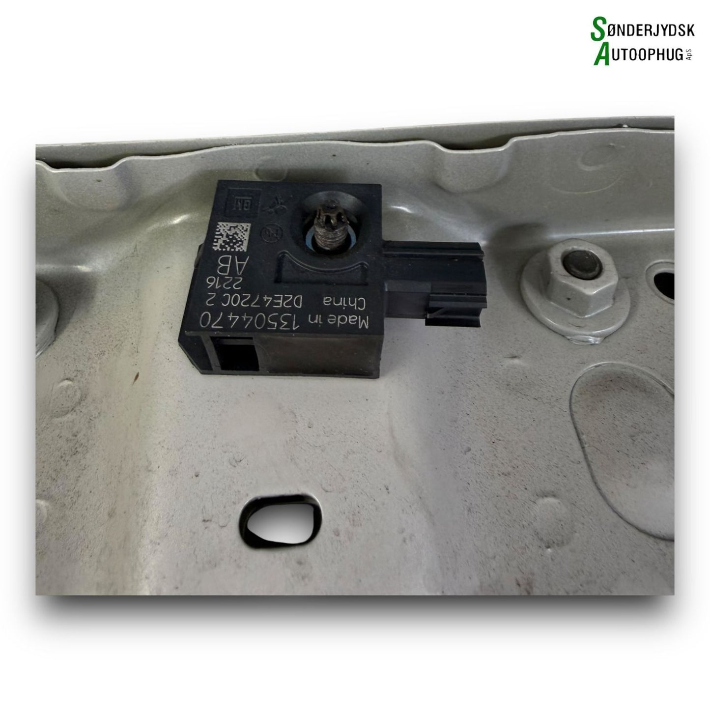 Opel Karl Låseplade Med OEM Nr. 42475608 Fra Opel Ophugger