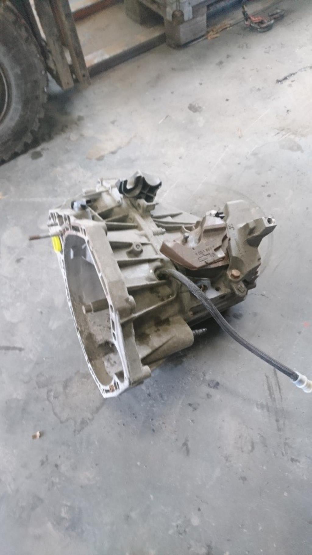 Renault Megane 3 Gearkasse 6 Trin Med OEM Nr. TL4056 Fra Renault Ophugger