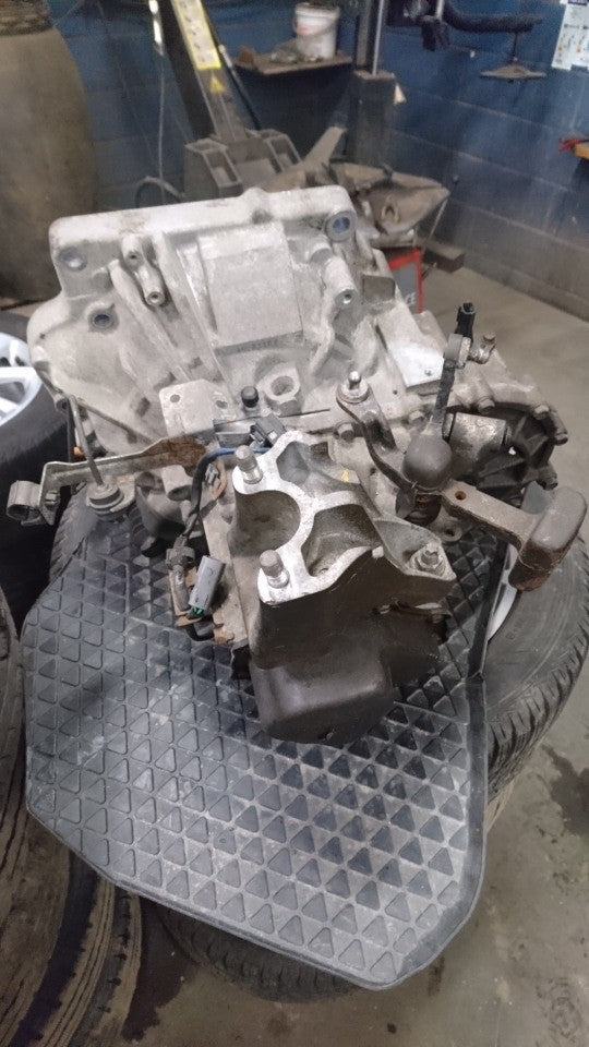 Mazda 2 DE Gearkasse 5 Trin Med OEM Nr. Ophugger Fra Mazda Ophugger