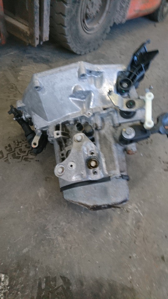 Citroen C3 II Gearkasse 5 Trin Med OEM Nr. 9803846280 Fra Citroen Ophugger