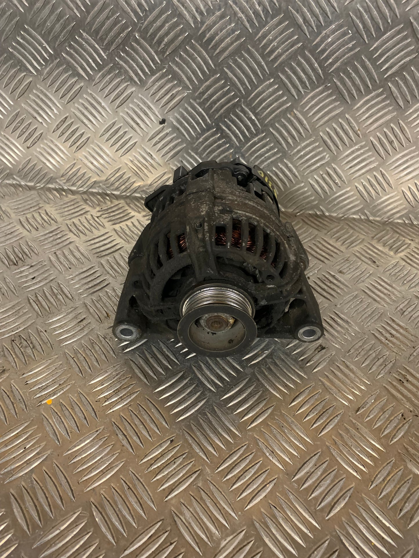 Opel Astra G Generator Med OEM Nr. 0124225001 Fra Opel Ophugger