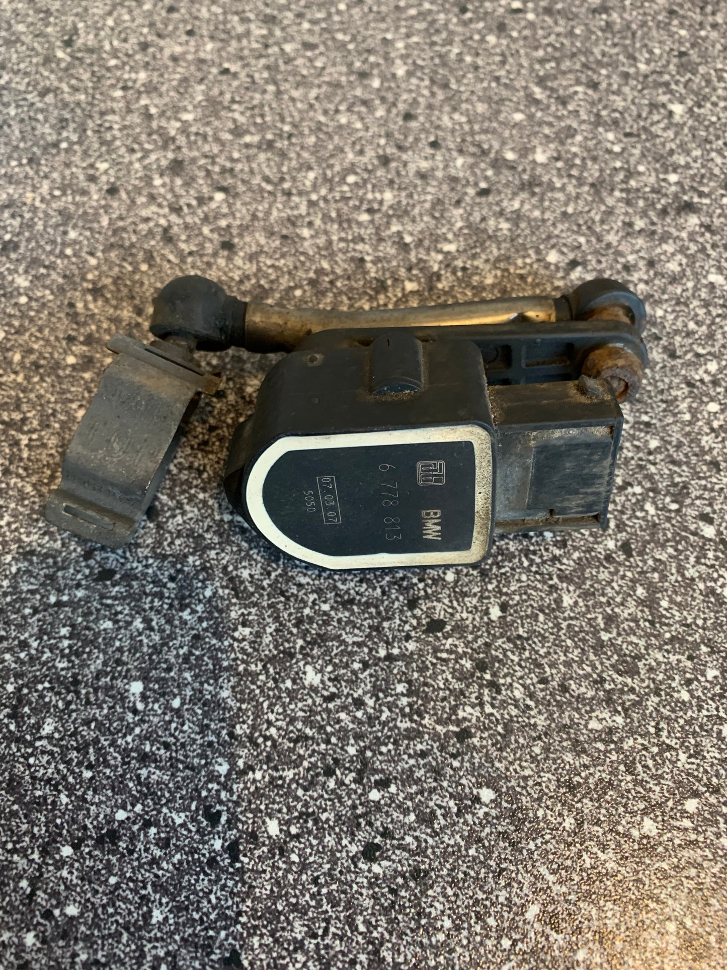 BMW 3-Serie E90/E91/E92 Niveaureg. Dele Med OEM Nr. 6778813 Fra BMW Ophugger