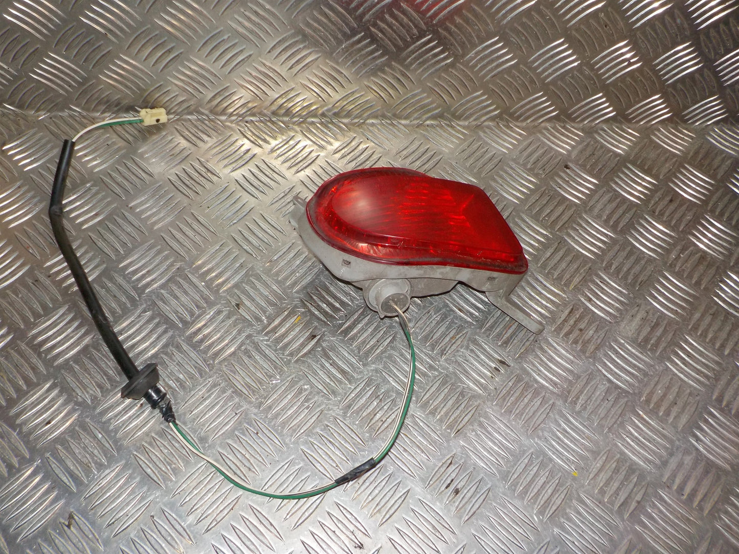 Toyota Yaris Verso Tågebaglygte Med OEM Nr. 8158052100 Fra Toyota Ophugger