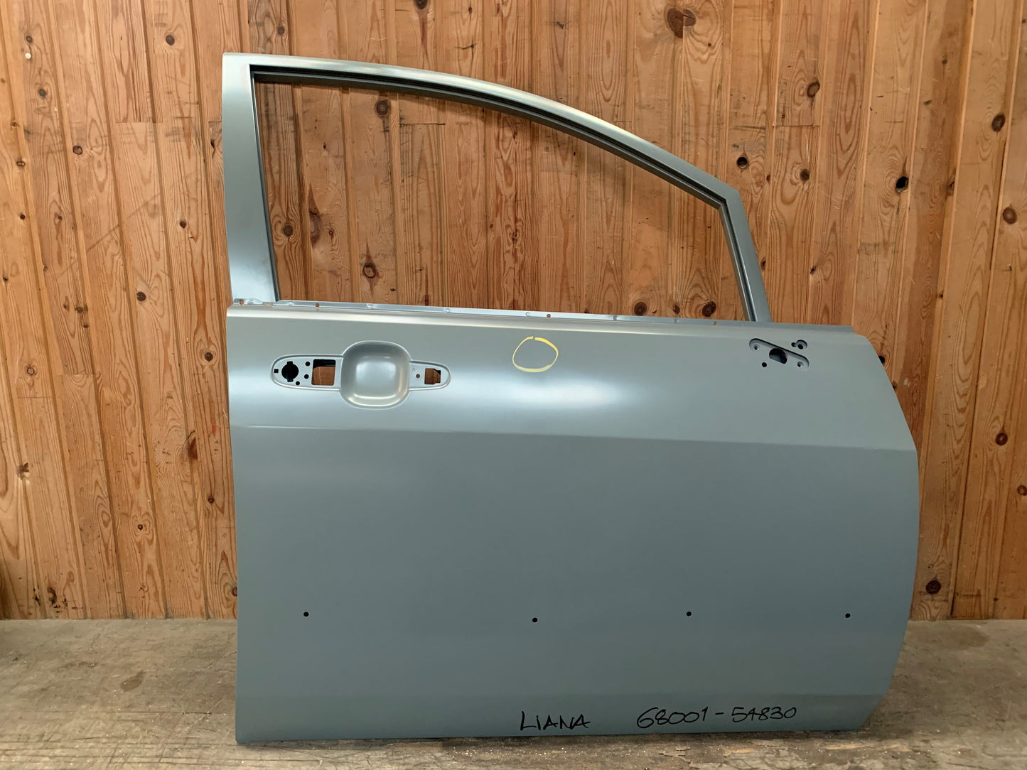 Suzuki Liana Fordør H Med OEM Nr. 68001M79G10 Fra Suzuki Ophugger