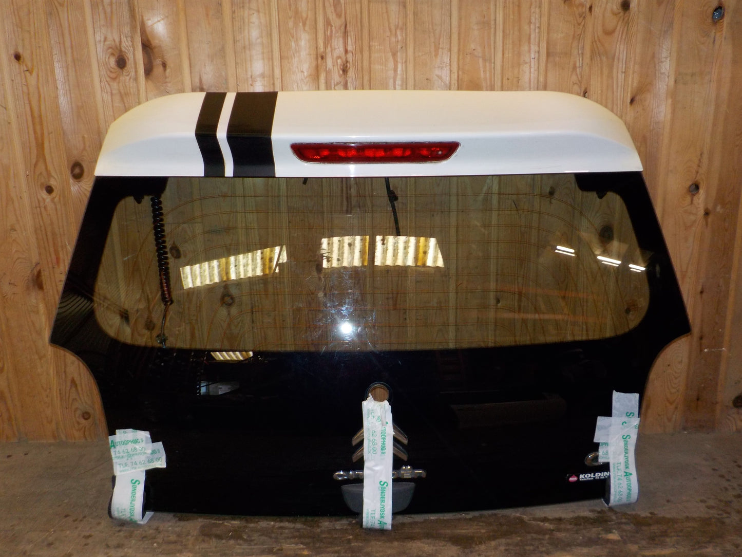Citroen C1 Bagklap Med OEM Nr. B000825380 Fra Citroen Ophugger