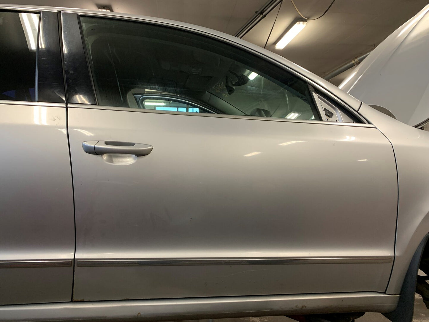 Skoda Superb Fordør H Med OEM Nr. 3T0831056 Fra Skoda Ophugger