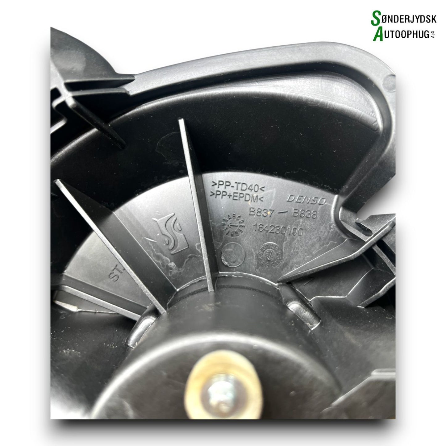 Opel Adam Varmeblæser Med OEM Nr. 164230100 Fra Opel Ophugger