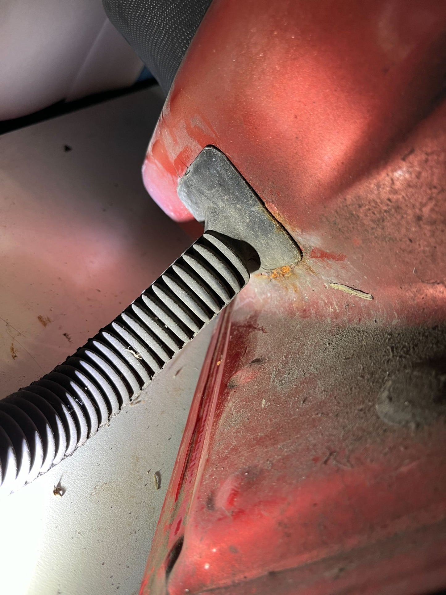 Renault Clio 4 Bagdør V Med OEM Nr. 821016403R Fra Renault Ophugger