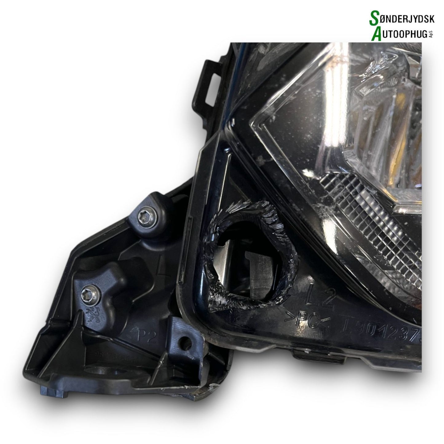 Peugeot 208 Forlygte Med OEM Nr. 9833036380 Fra Peugeot Ophugger