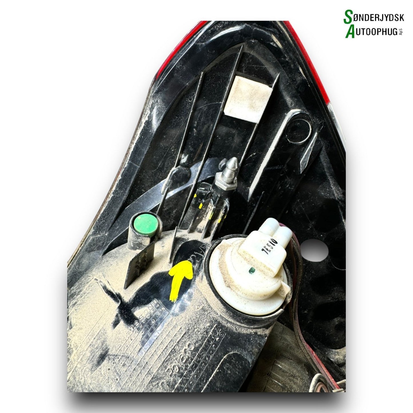 Peugeot 108 Baglygte Med OEM Nr. B001031780 Fra Peugeot Ophugger
