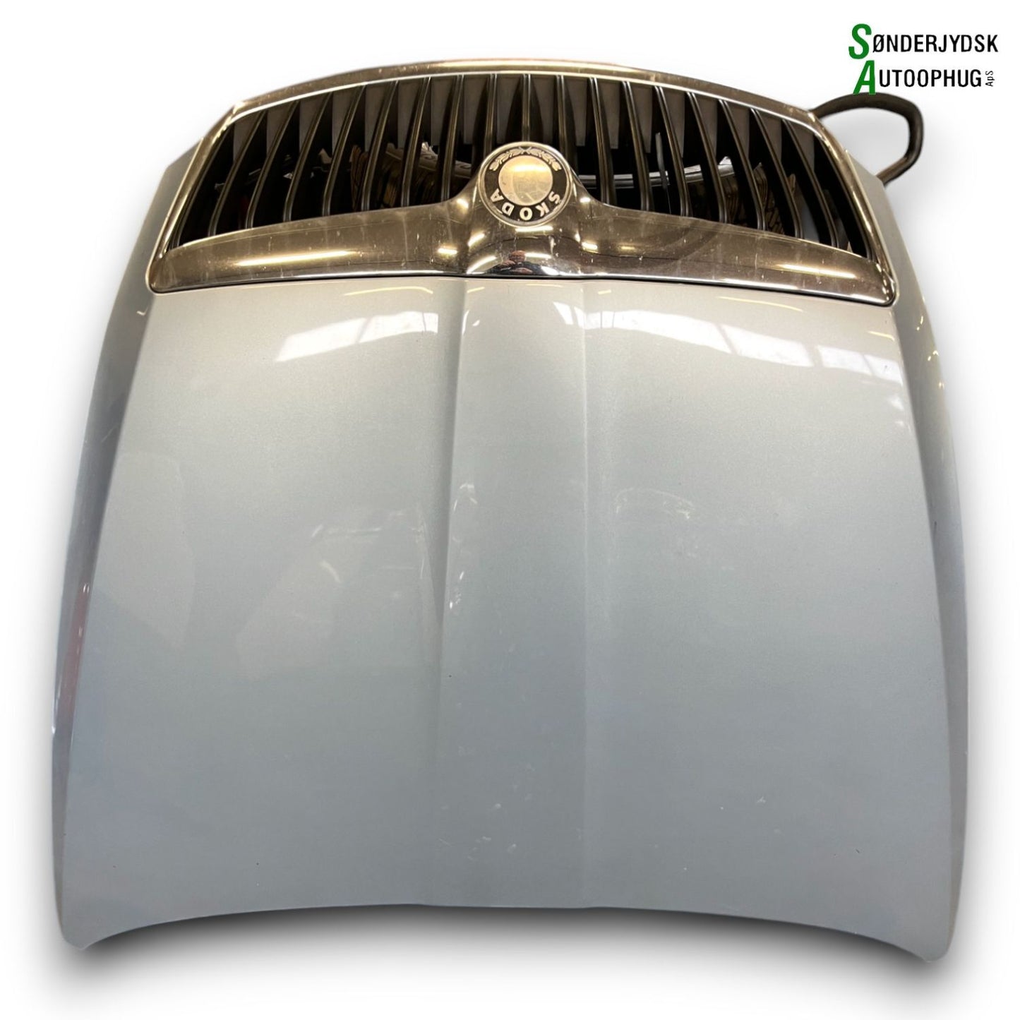 Skoda Octavia Fronthjelm Med OEM Nr. 1Z0823031B Fra Skoda Ophugger