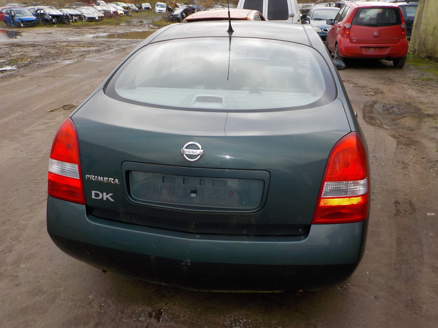 Nissan Primera P12 Pluk-Selv-Bil Med OEM Nr. Ophugger Fra Nissan Ophugger