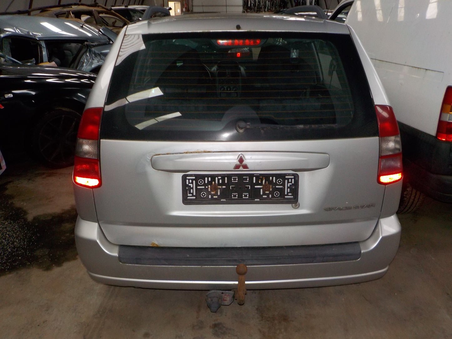Mitsubishi Space Star Pluk-Selv-Bil Med OEM Nr. Ophugger Fra Mitsubishi Ophugger