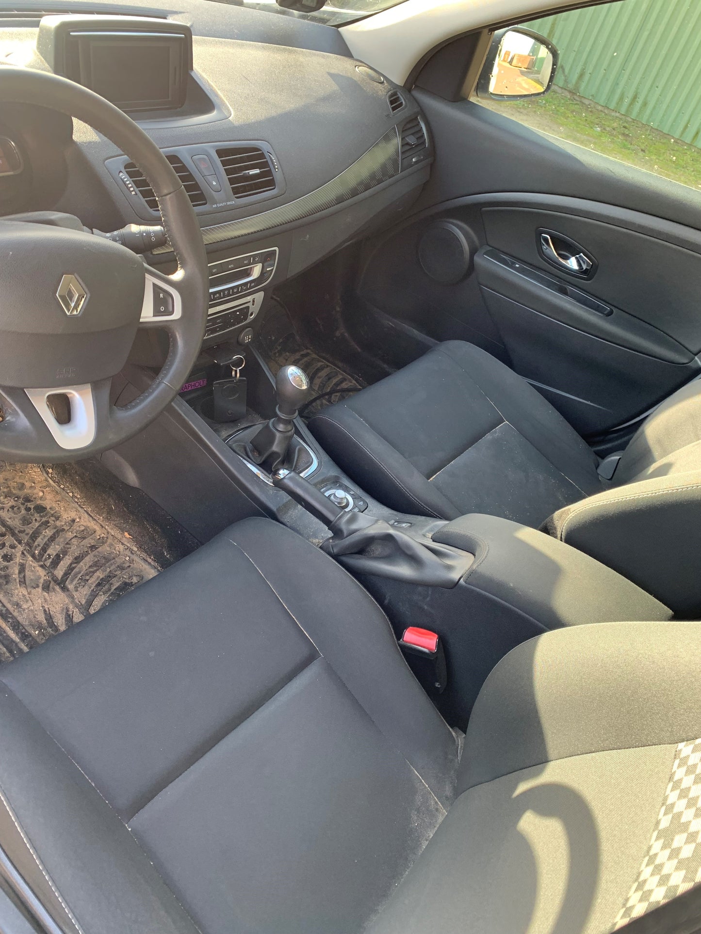 Renault Megane 3 Pluk-Selv-Bil Med OEM Nr. Ophugger Fra Renault Ophugger