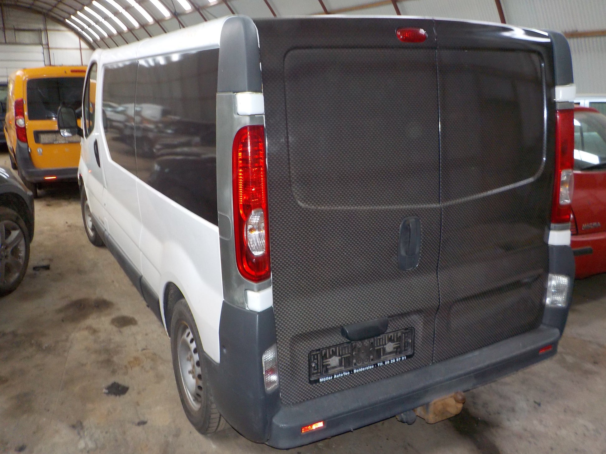 Renault Trafic 1 Pluk-Selv-Bil Med OEM Nr. Ophugger Fra Renault Ophugger