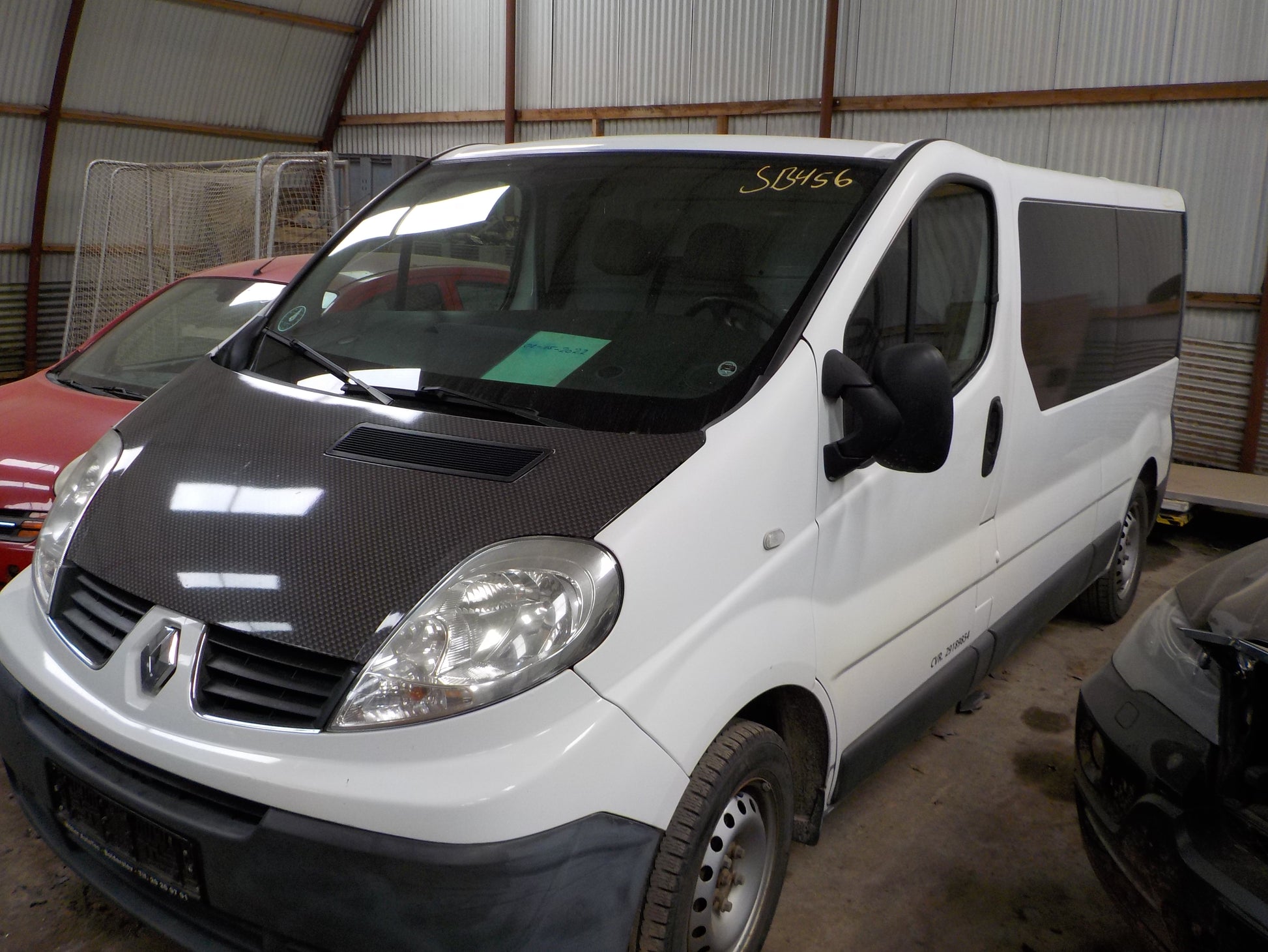 Renault Trafic 1 Pluk-Selv-Bil Med OEM Nr. Ophugger Fra Renault Ophugger
