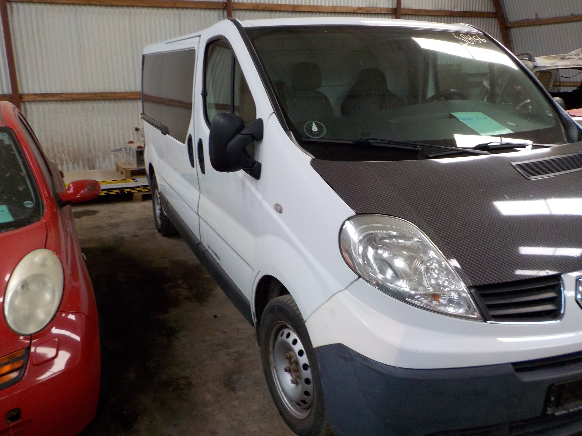 Renault Trafic 1 Pluk-Selv-Bil Med OEM Nr. Ophugger Fra Renault Ophugger