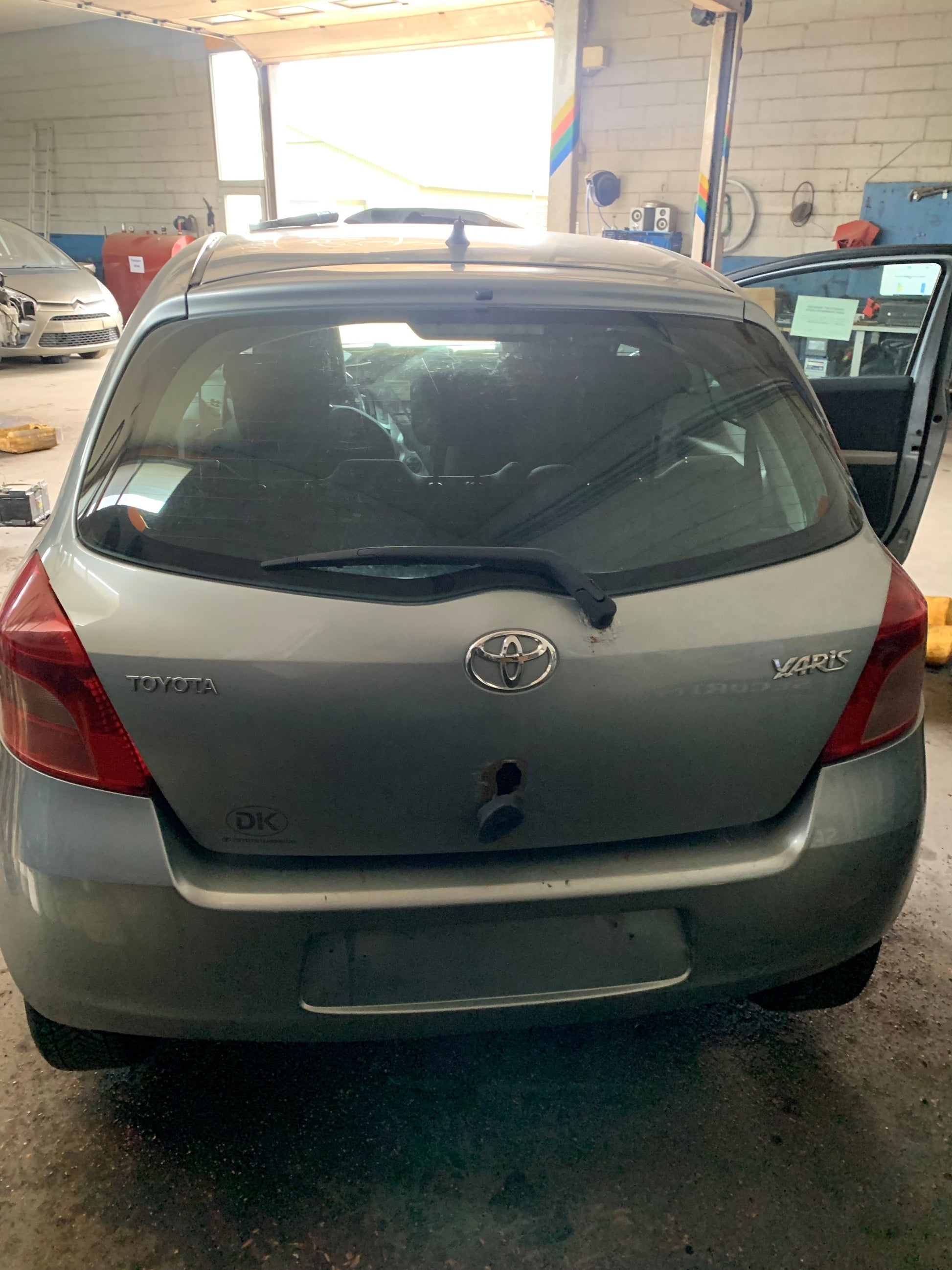 Toyota Yaris Pluk-Selv-Bil Med OEM Nr. Ophugger Fra Toyota Ophugger