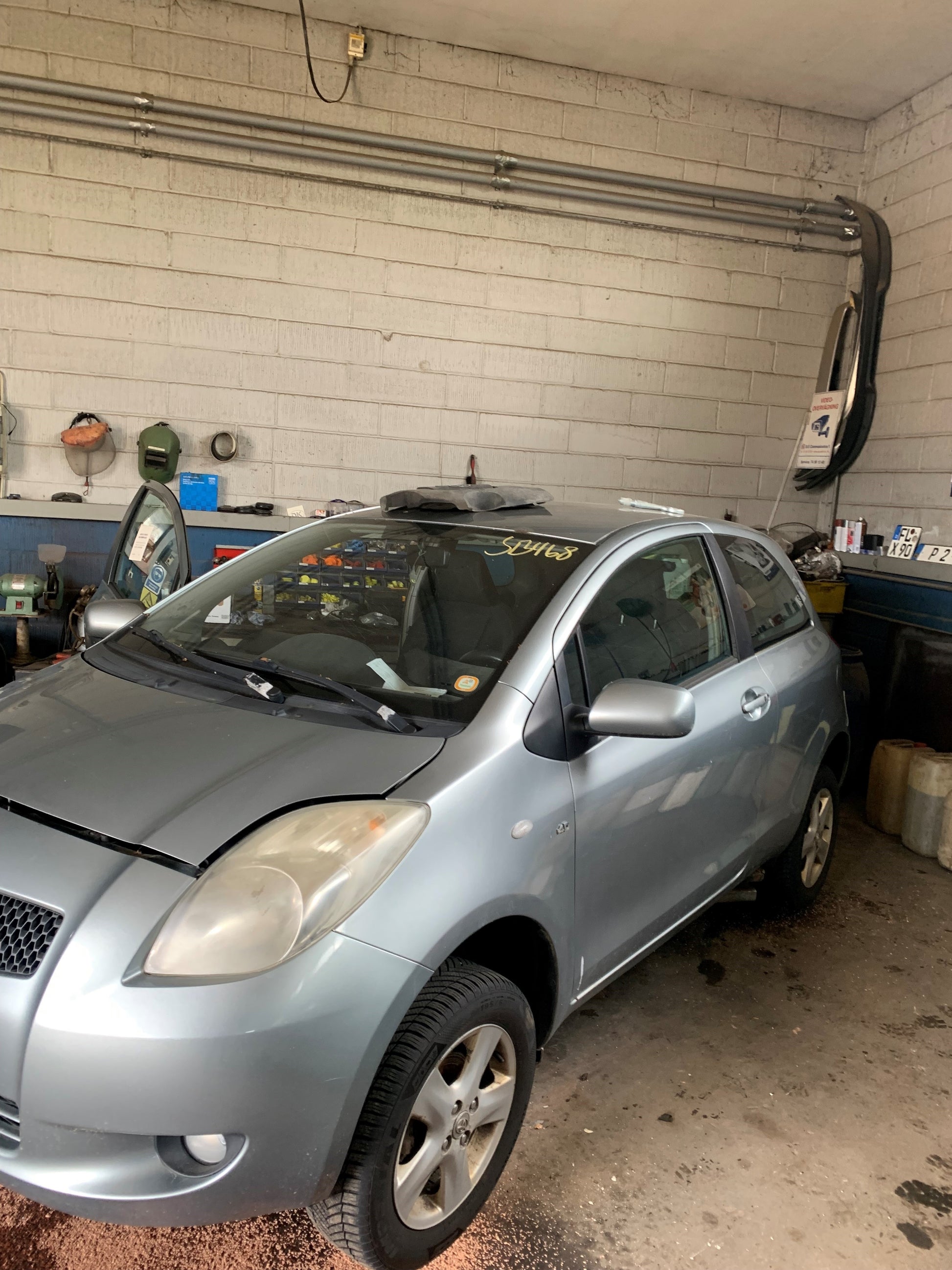 Toyota Yaris Pluk-Selv-Bil Med OEM Nr. Ophugger Fra Toyota Ophugger