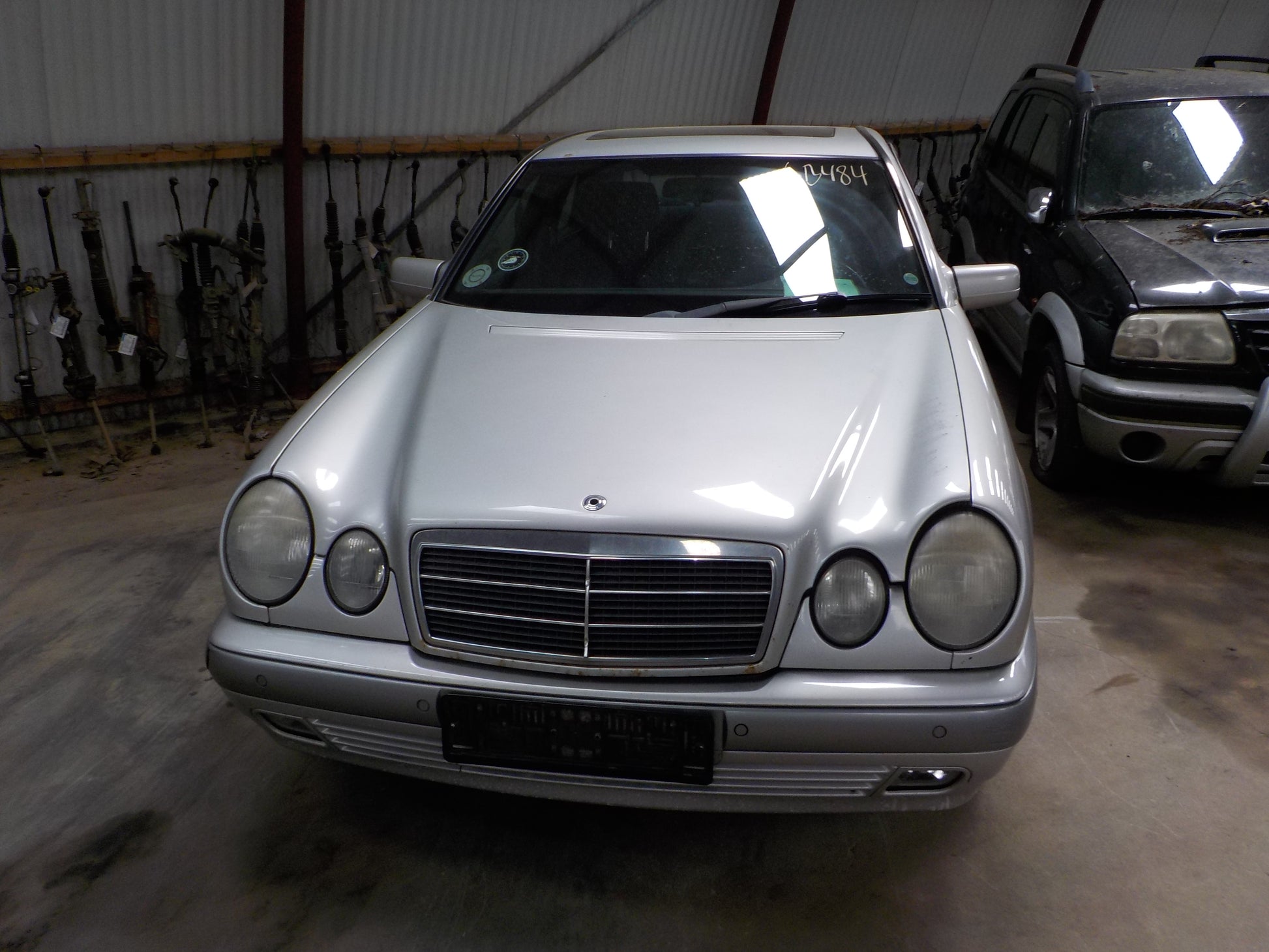 Mercedes E W210 Pluk-Selv-Bil Med OEM Nr. Ophugger Fra Mercedes Ophugger