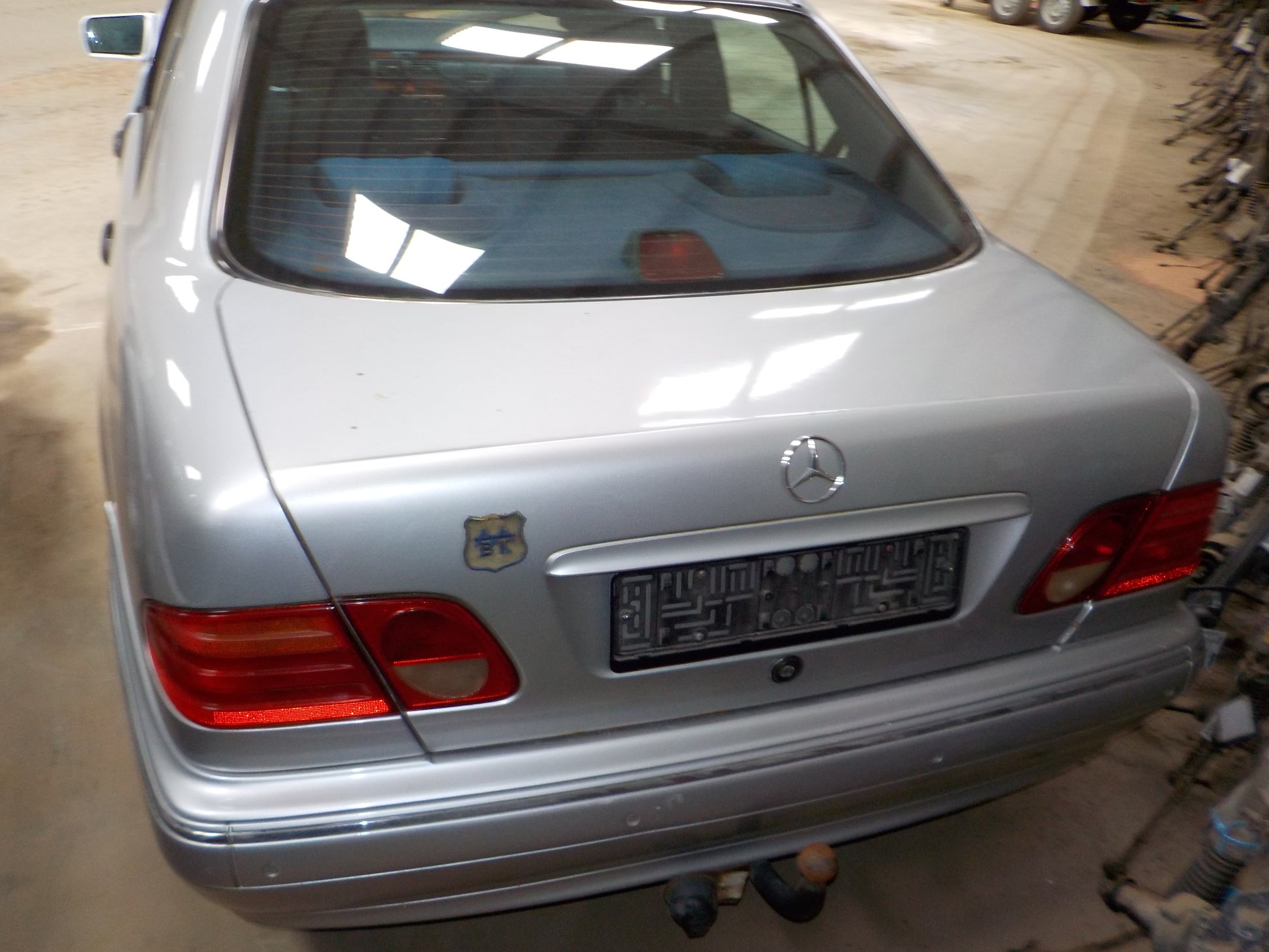 Mercedes E W210 Pluk-Selv-Bil Med OEM Nr. Ophugger Fra Mercedes Ophugger