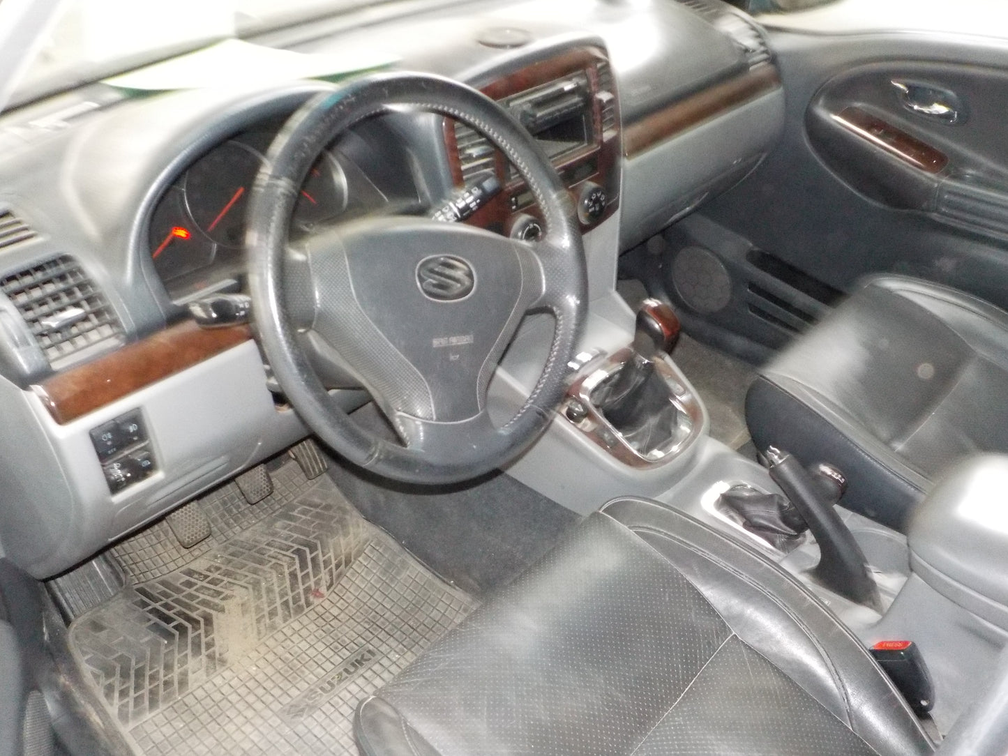 Suzuki Grand Vitara Pluk-Selv-Bil Med OEM Nr. Ophugger Fra Suzuki Ophugger