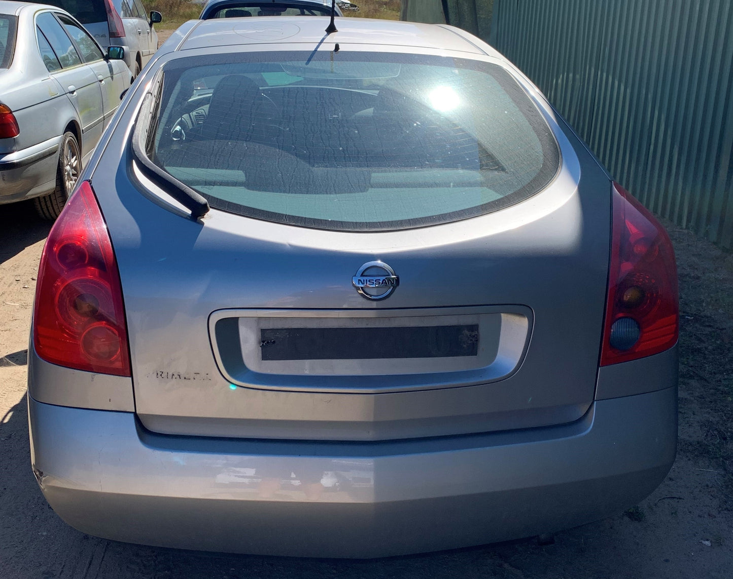 Nissan Primera P12 Pluk-Selv-Bil Med OEM Nr. Ophugger Fra Nissan Ophugger