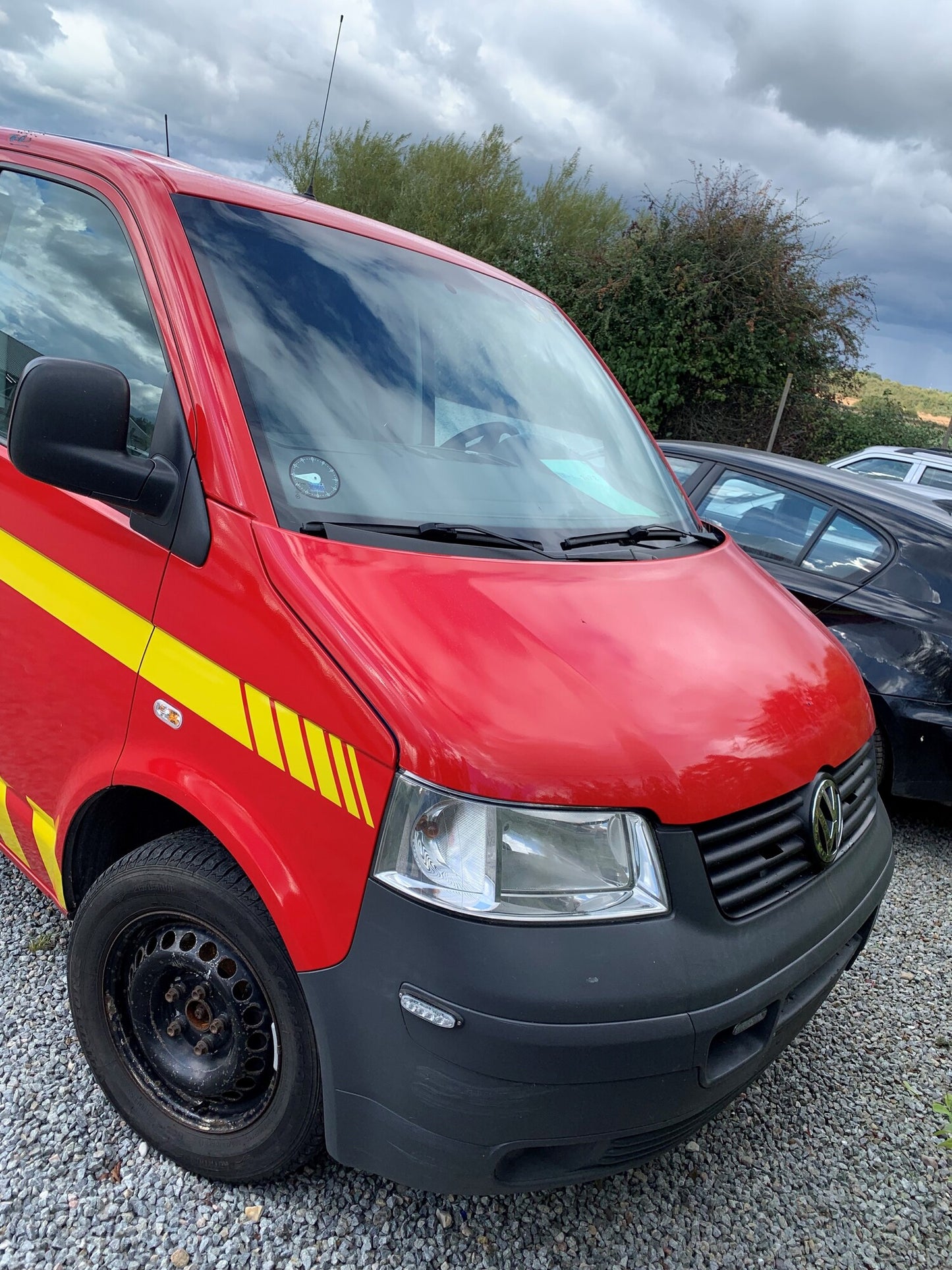VW Transporter T5 1.Fac: Okt 2009/Jul 2015 Pluk-Selv-Bil Med OEM Nr. Ophugger Fra VW Ophugger