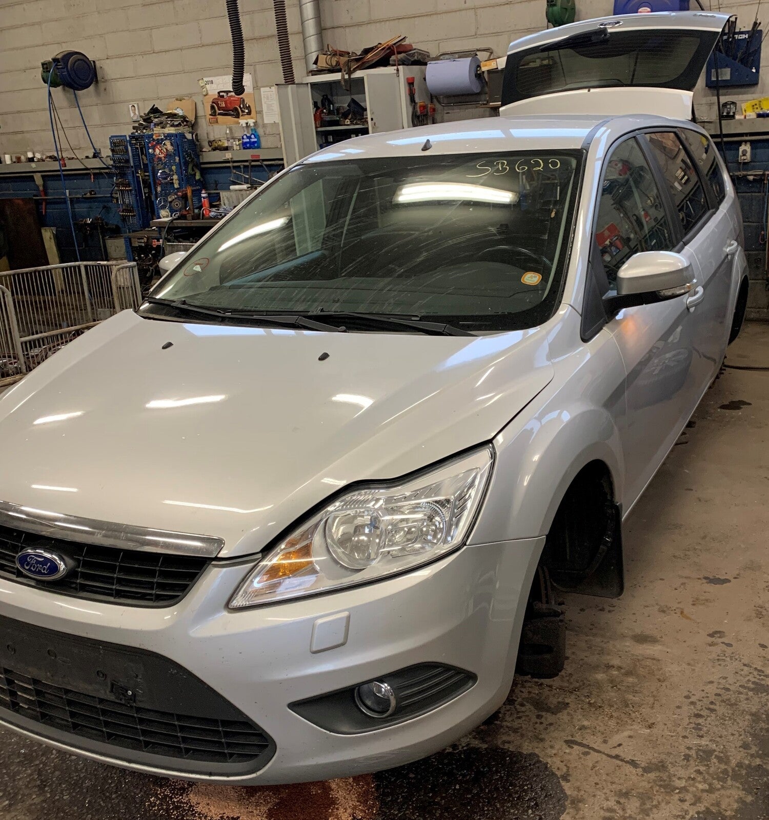 Ford Focus Pluk-Selv-Bil Med OEM Nr. Ophugger Fra Ford Ophugger