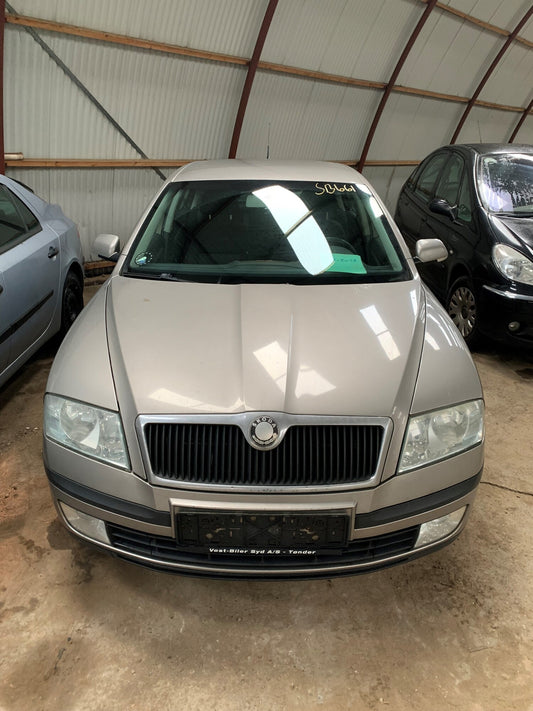 Skoda Octavia Pluk-Selv-Bil Med OEM Nr. TMBCS61Z872034659 Fra Skoda Ophugger