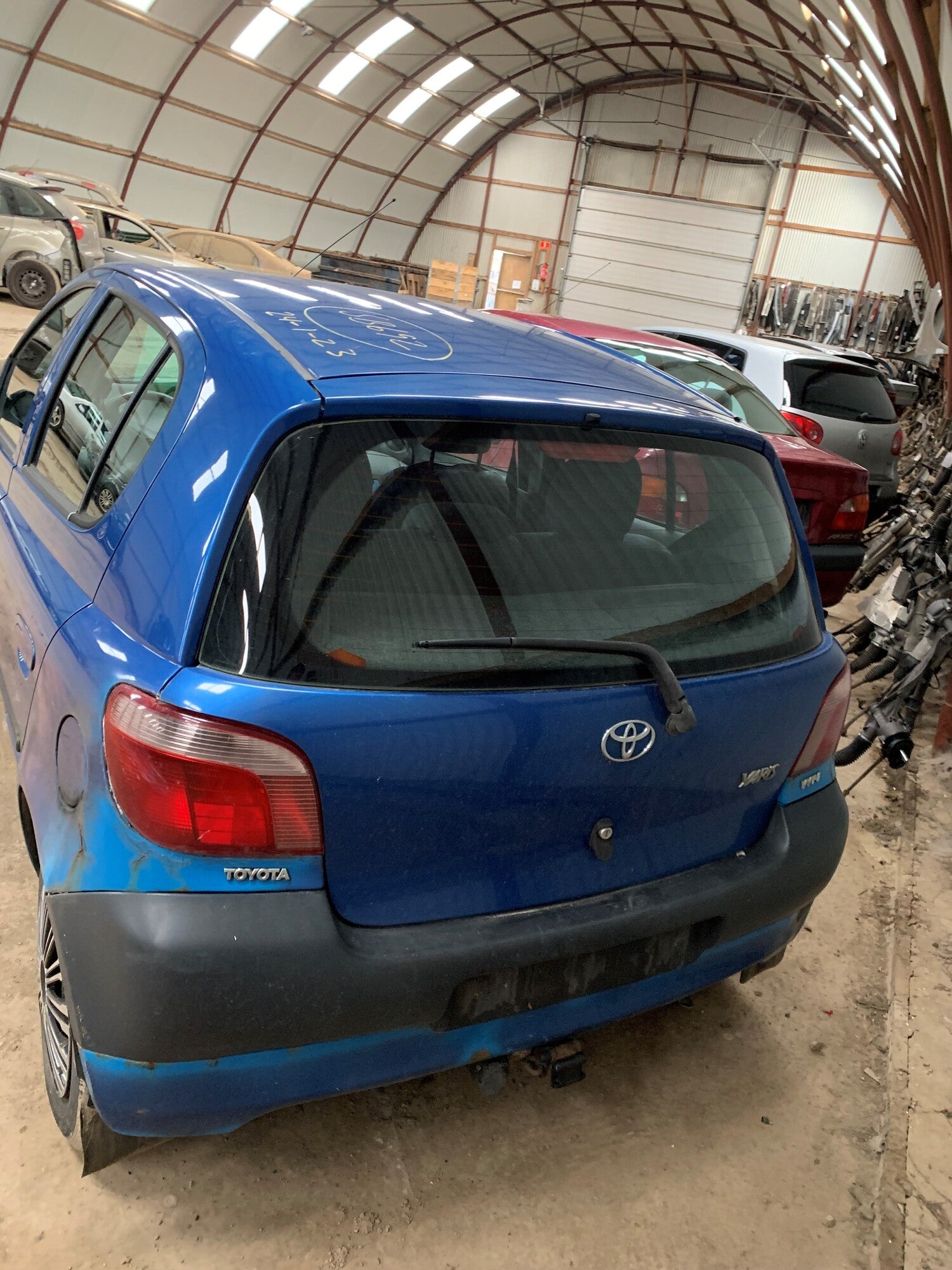 Toyota Yaris Jap. Pluk-Selv-Bil Med OEM Nr. Ophugger Fra Toyota Ophugger