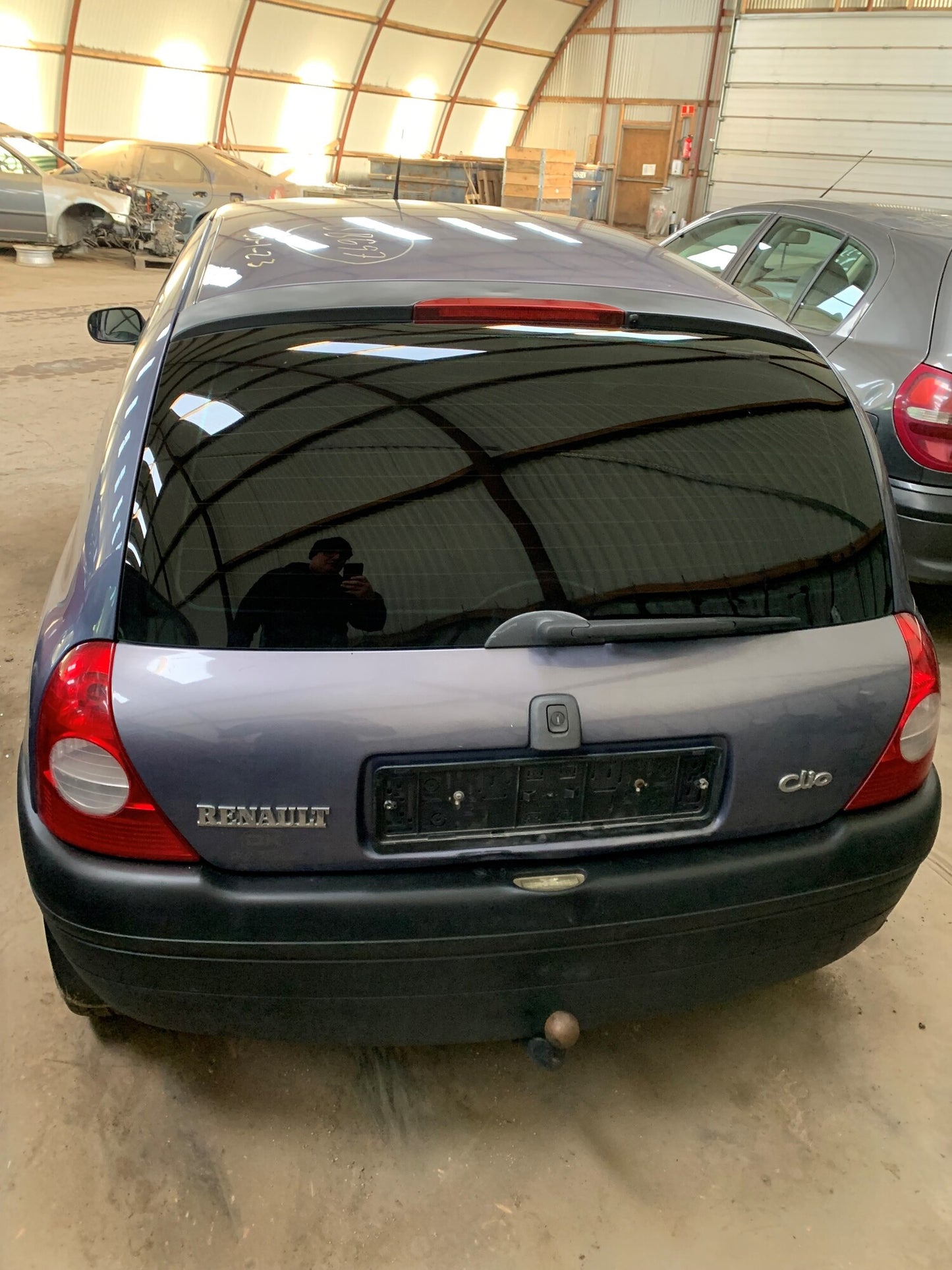 Renault Clio 2 Pluk-Selv-Bil Med OEM Nr. Ophugger Fra Renault Ophugger