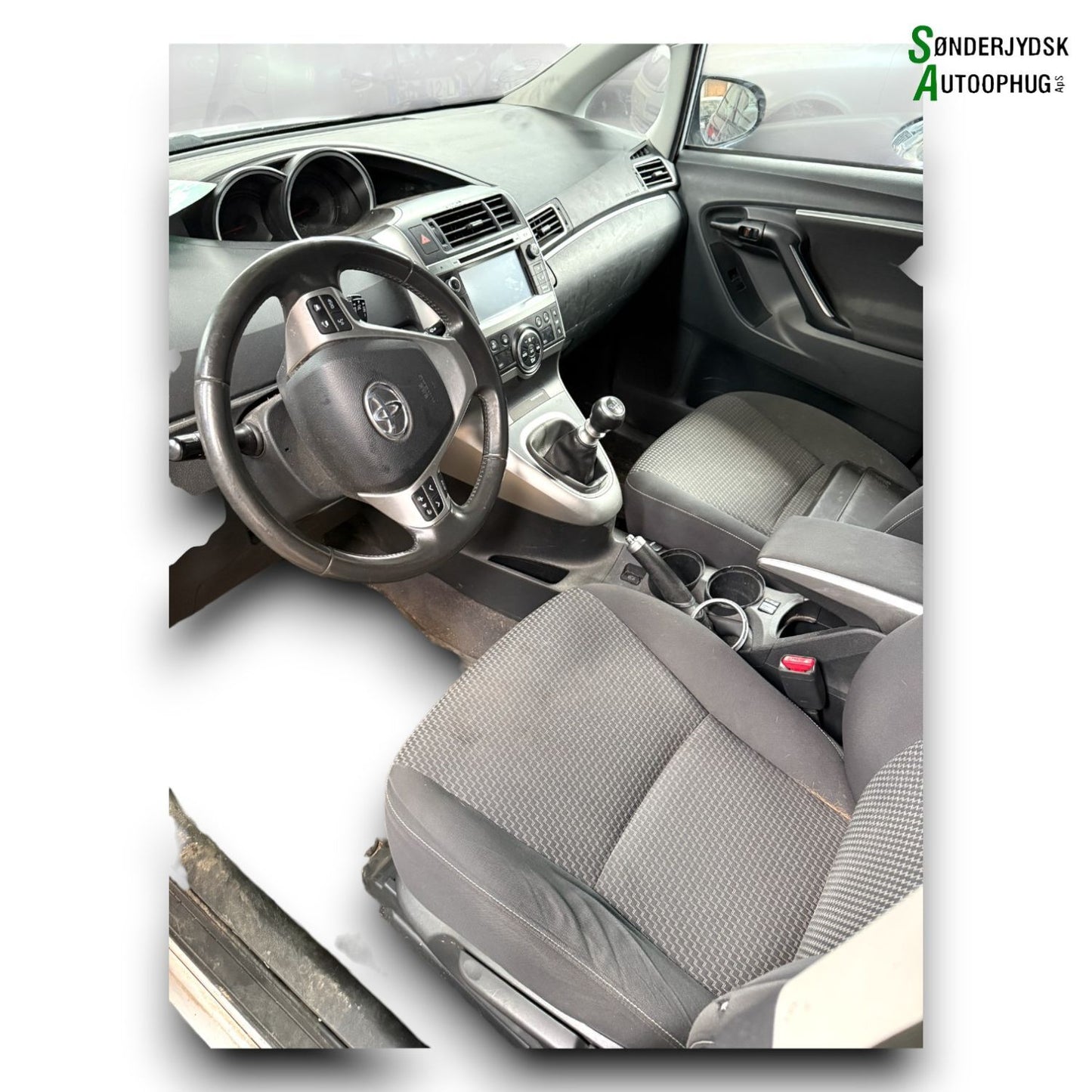 Toyota Verso-S Pluk-Selv-Bil Med OEM Nr. Ophugger Fra Toyota Ophugger