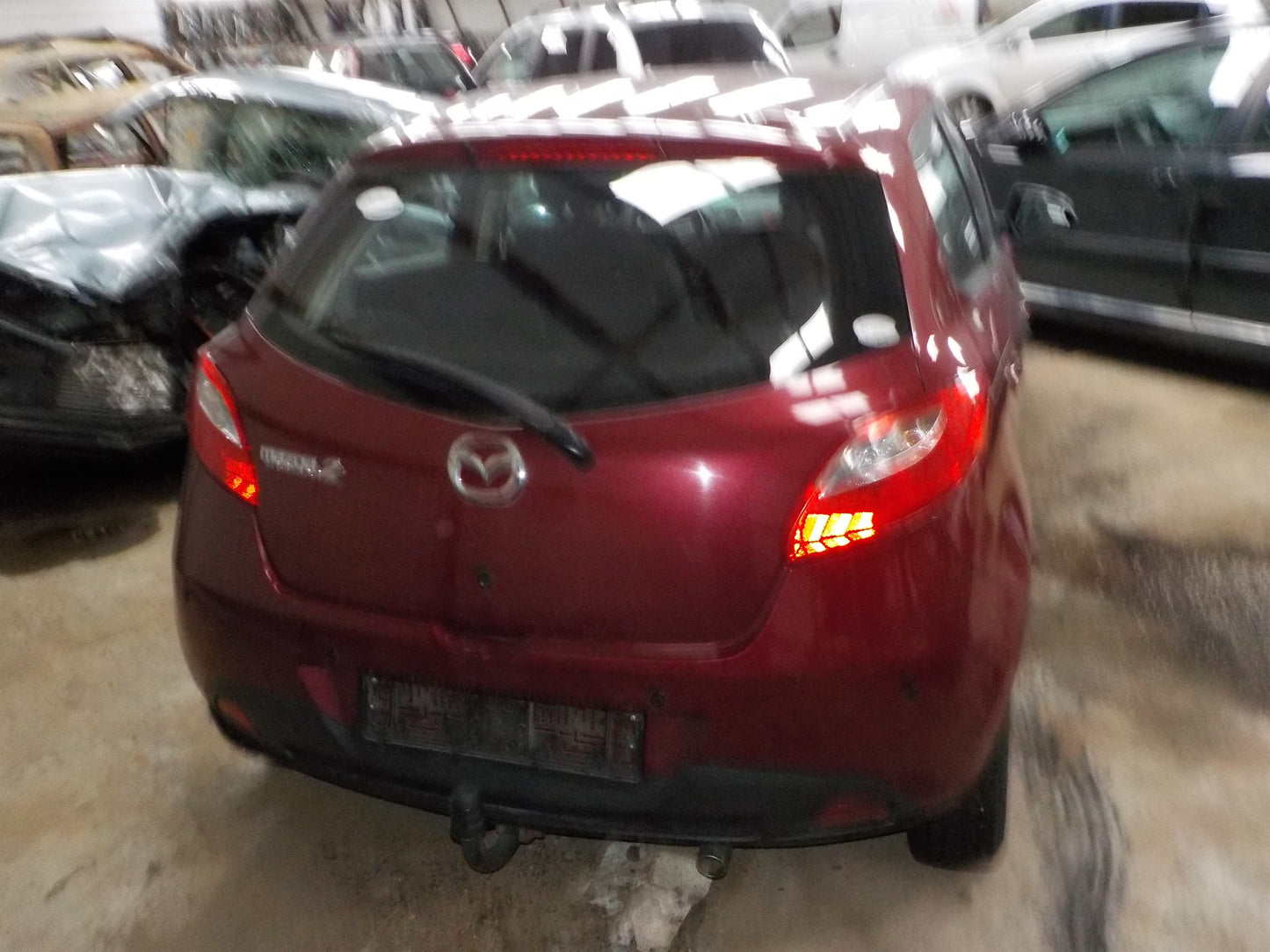 Mazda 2 DE Pluk-Selv-Bil Med OEM Nr. Ophugger Fra Mazda Ophugger