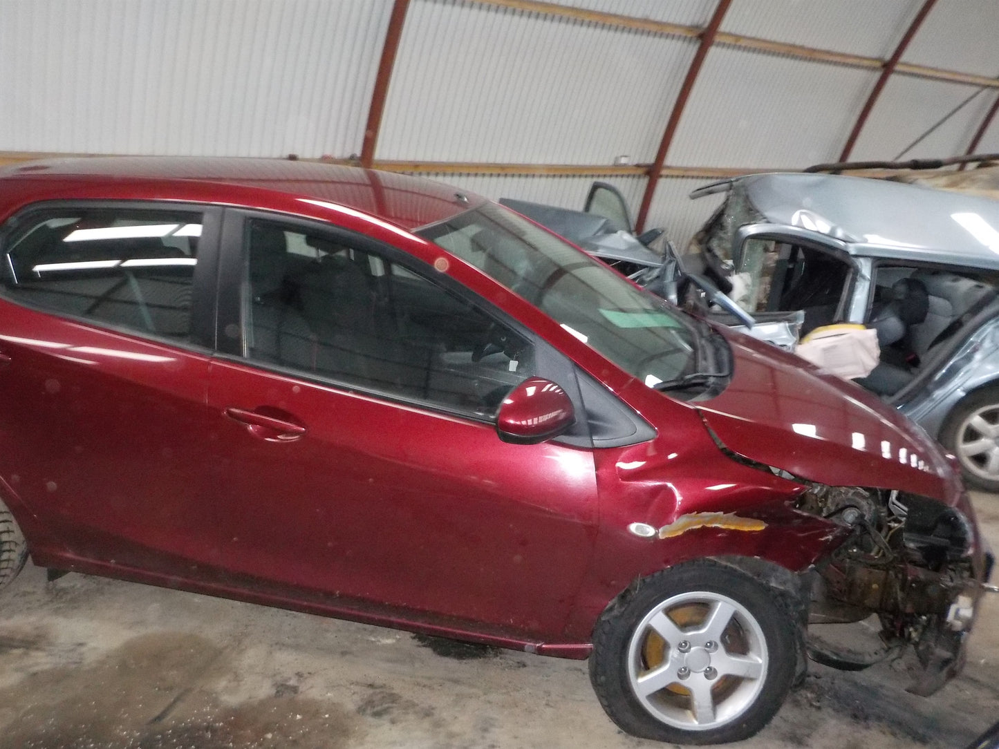 Mazda 2 DE Pluk-Selv-Bil Med OEM Nr. Ophugger Fra Mazda Ophugger