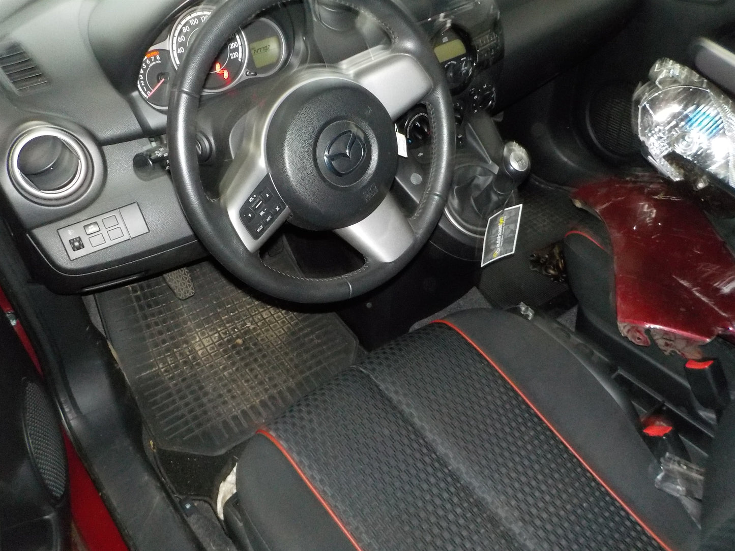 Mazda 2 DE Pluk-Selv-Bil Med OEM Nr. Ophugger Fra Mazda Ophugger