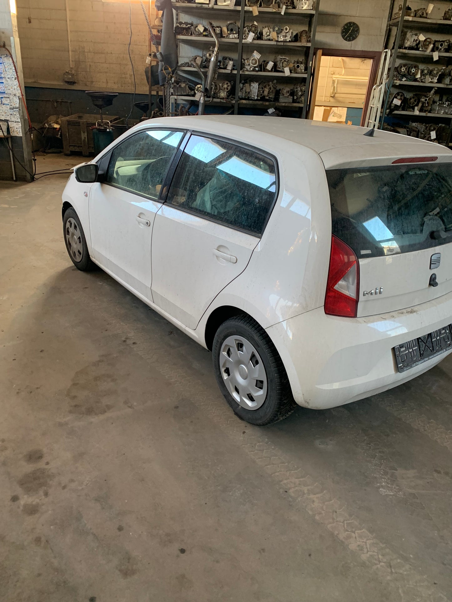 Seat Mii Pluk-Selv-Bil Med OEM Nr. Ophugger Fra Seat Ophugger