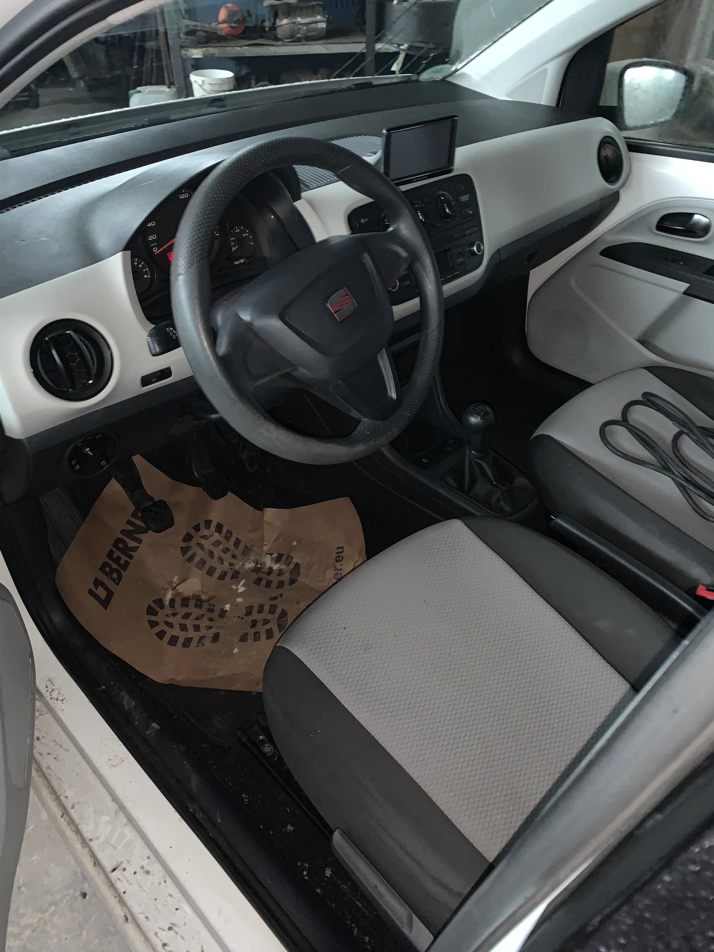 Seat Mii Pluk-Selv-Bil Med OEM Nr. Ophugger Fra Seat Ophugger