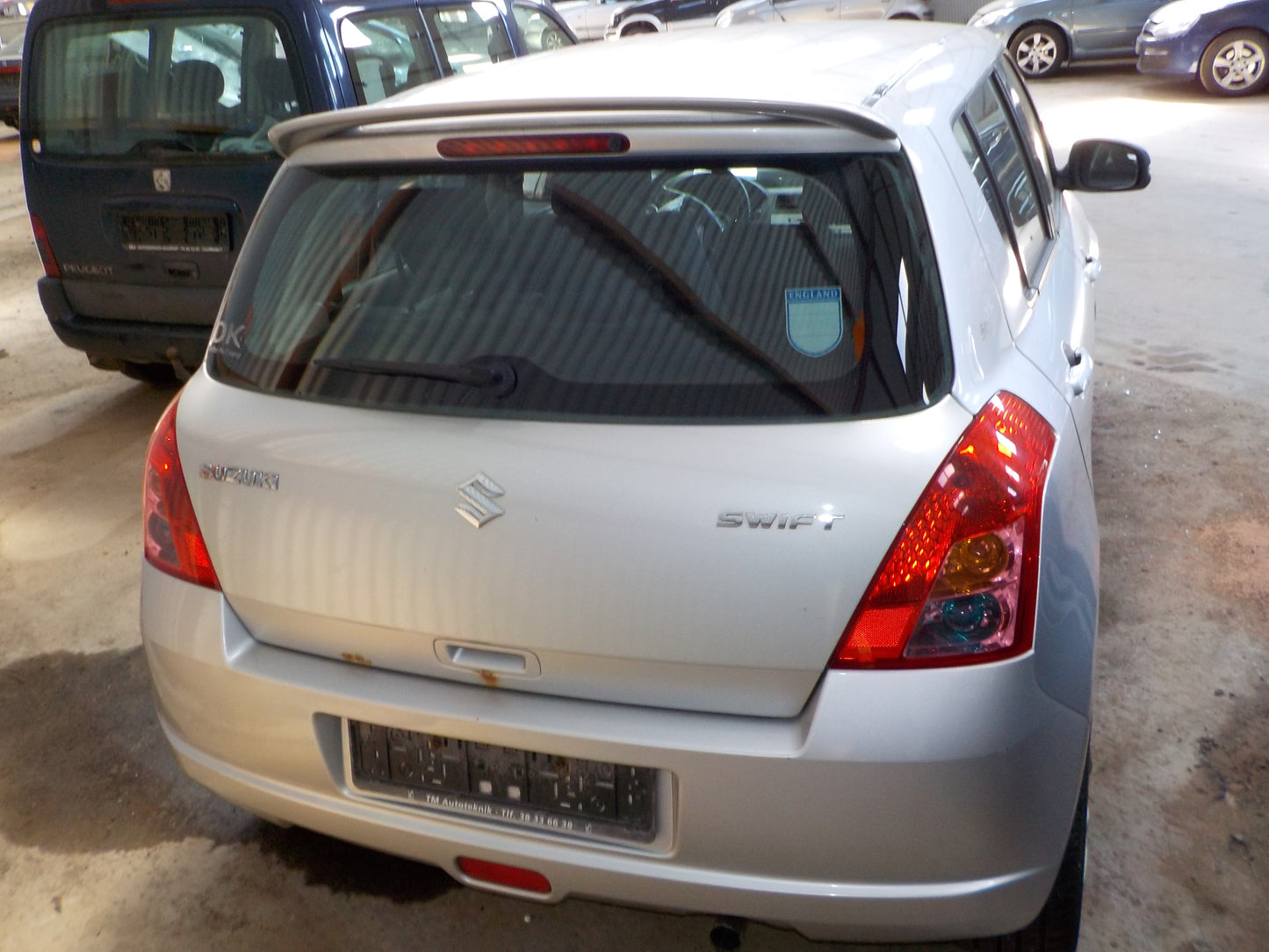 Suzuki Swift Pluk-Selv-Bil Med OEM Nr. Ophugger Fra Suzuki Ophugger