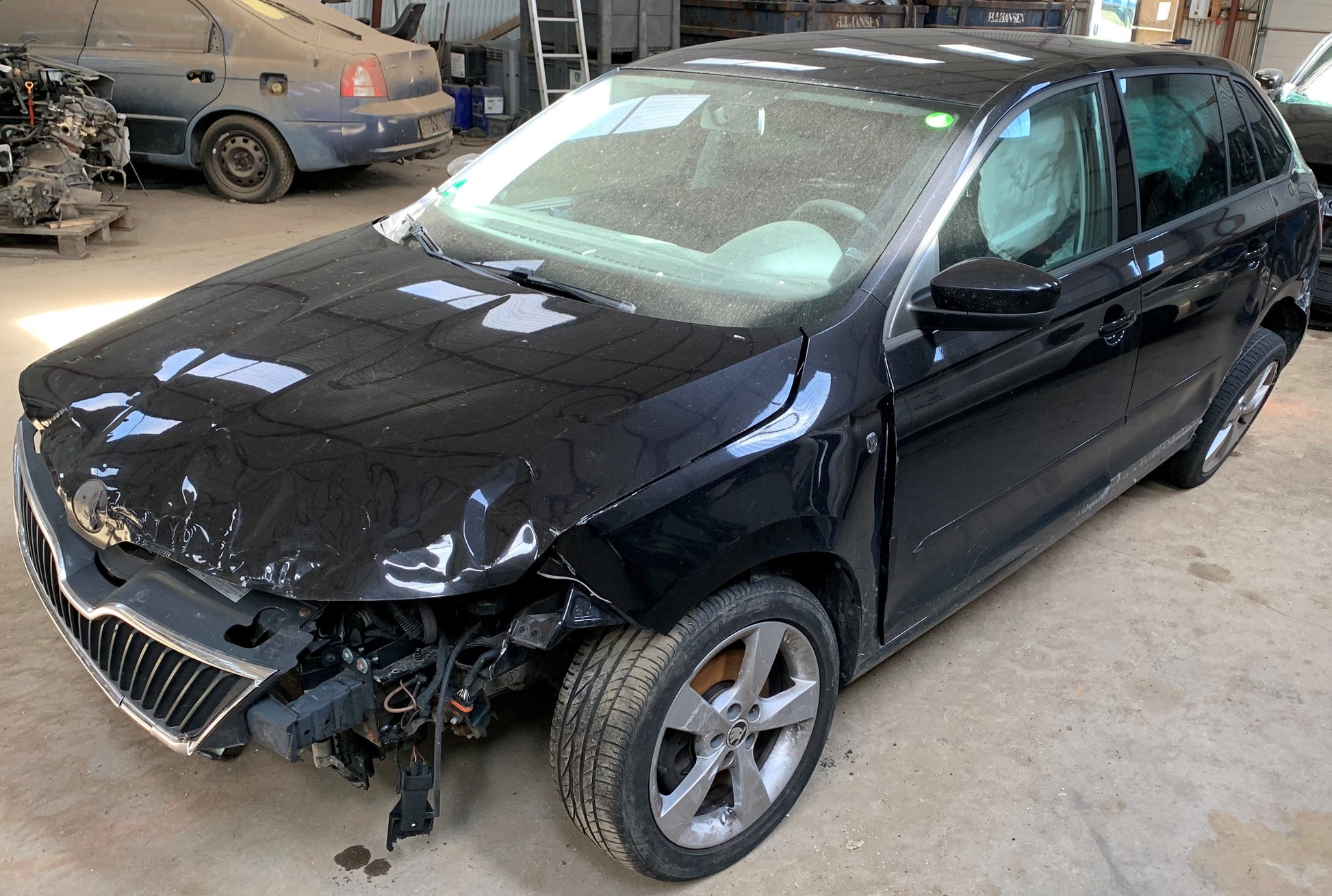 Skoda Rapid Pluk-Selv-Bil Med OEM Nr. TMBEN6NH1E4507269 Fra Skoda Ophugger