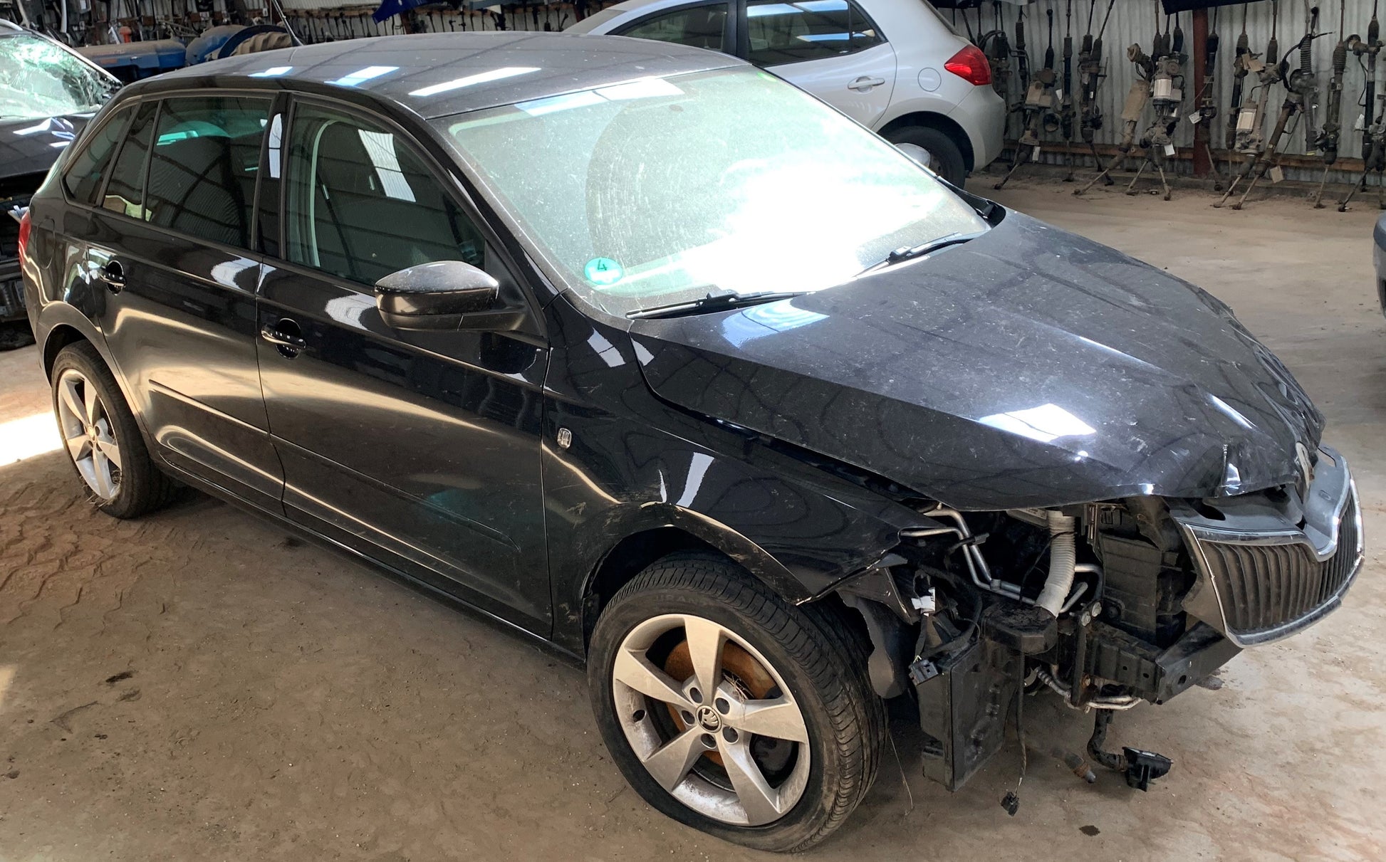 Skoda Rapid Pluk-Selv-Bil Med OEM Nr. TMBEN6NH1E4507269 Fra Skoda Ophugger