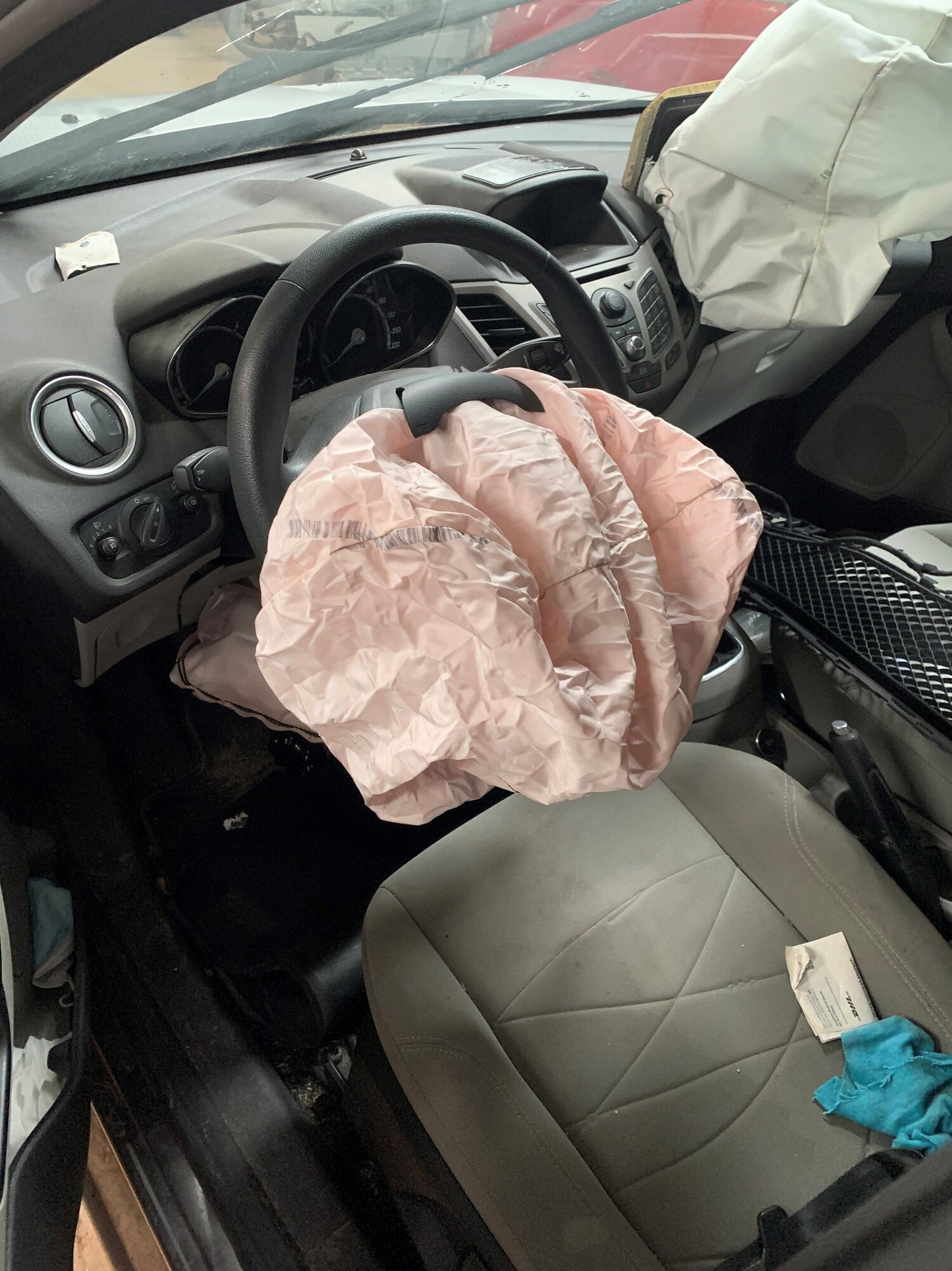 Ford Fiesta 7 Pluk-Selv-Bil Med OEM Nr. Ophugger Fra Ford Ophugger