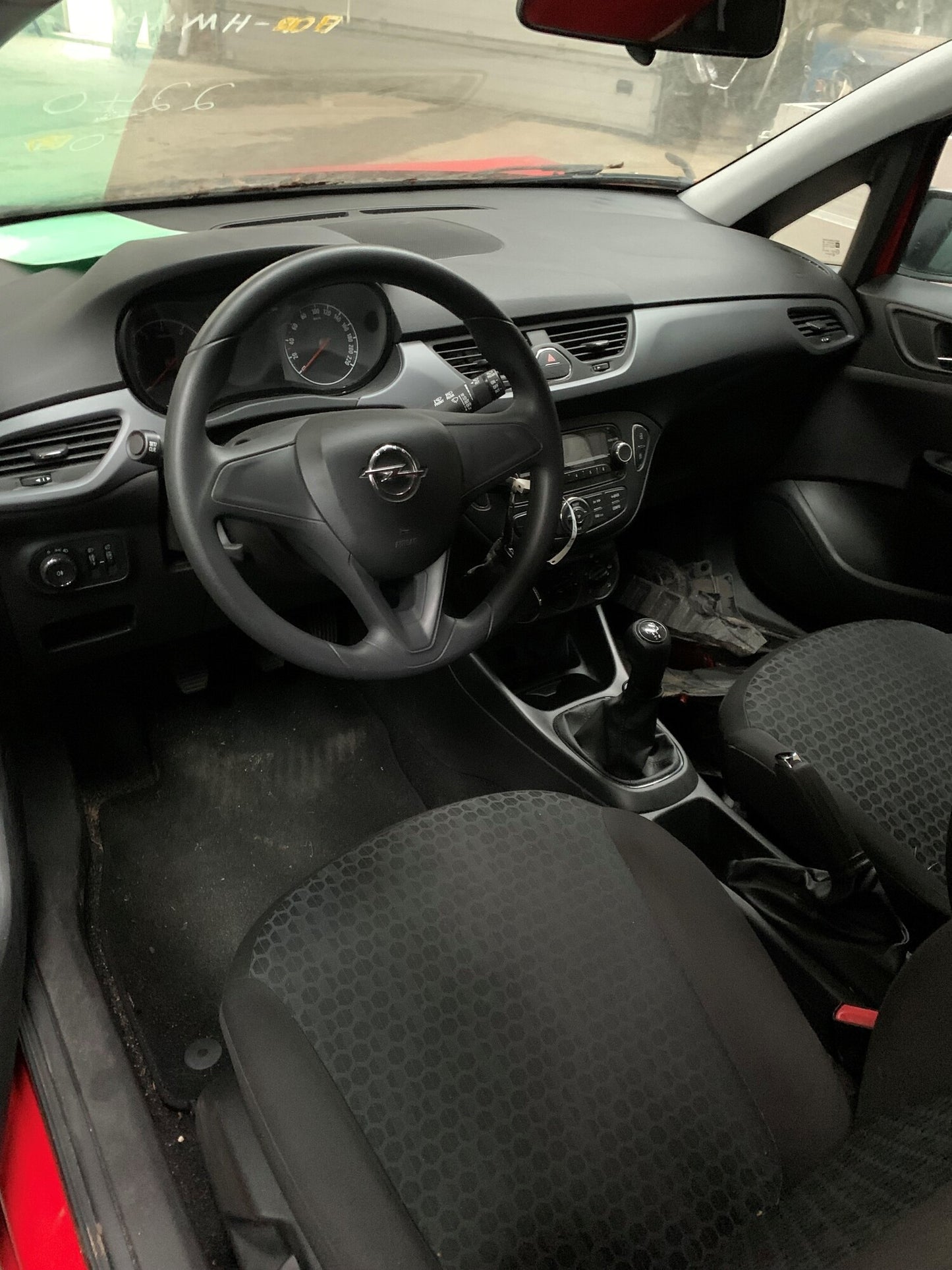 Opel Corsa E Pluk-Selv-Bil Med OEM Nr. Ophugger Fra Opel Ophugger