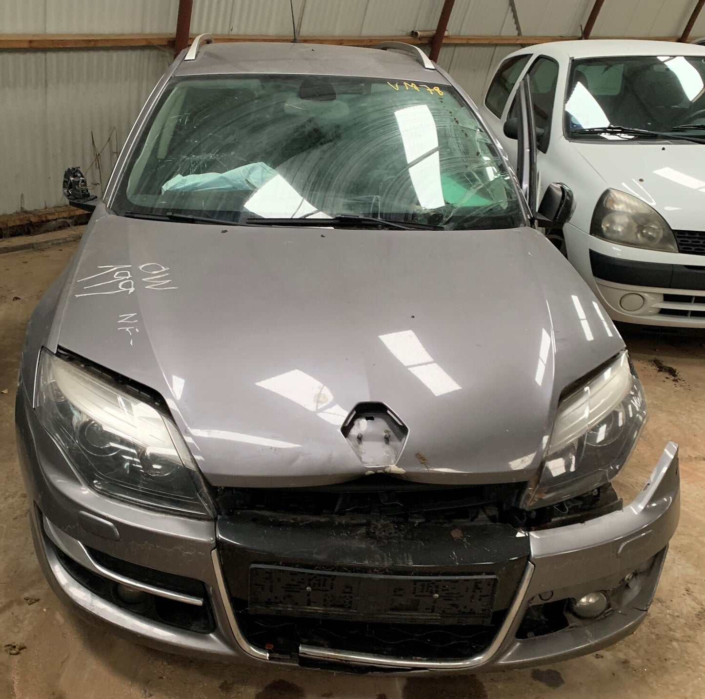 Renault Laguna 3 Pluk-Selv-Bil Med OEM Nr. Ophugger Fra Renault Ophugger
