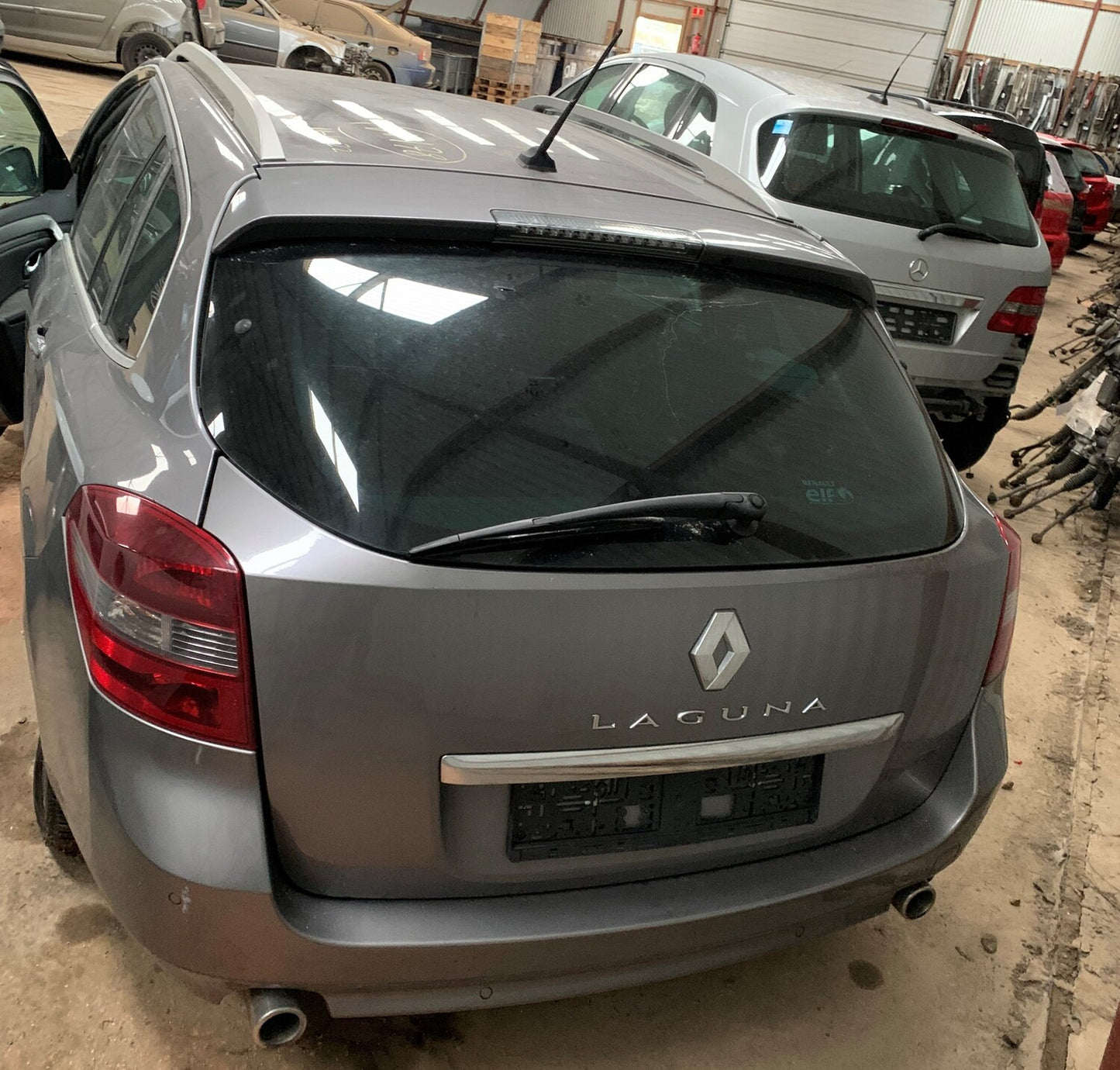 Renault Laguna 3 Pluk-Selv-Bil Med OEM Nr. Ophugger Fra Renault Ophugger