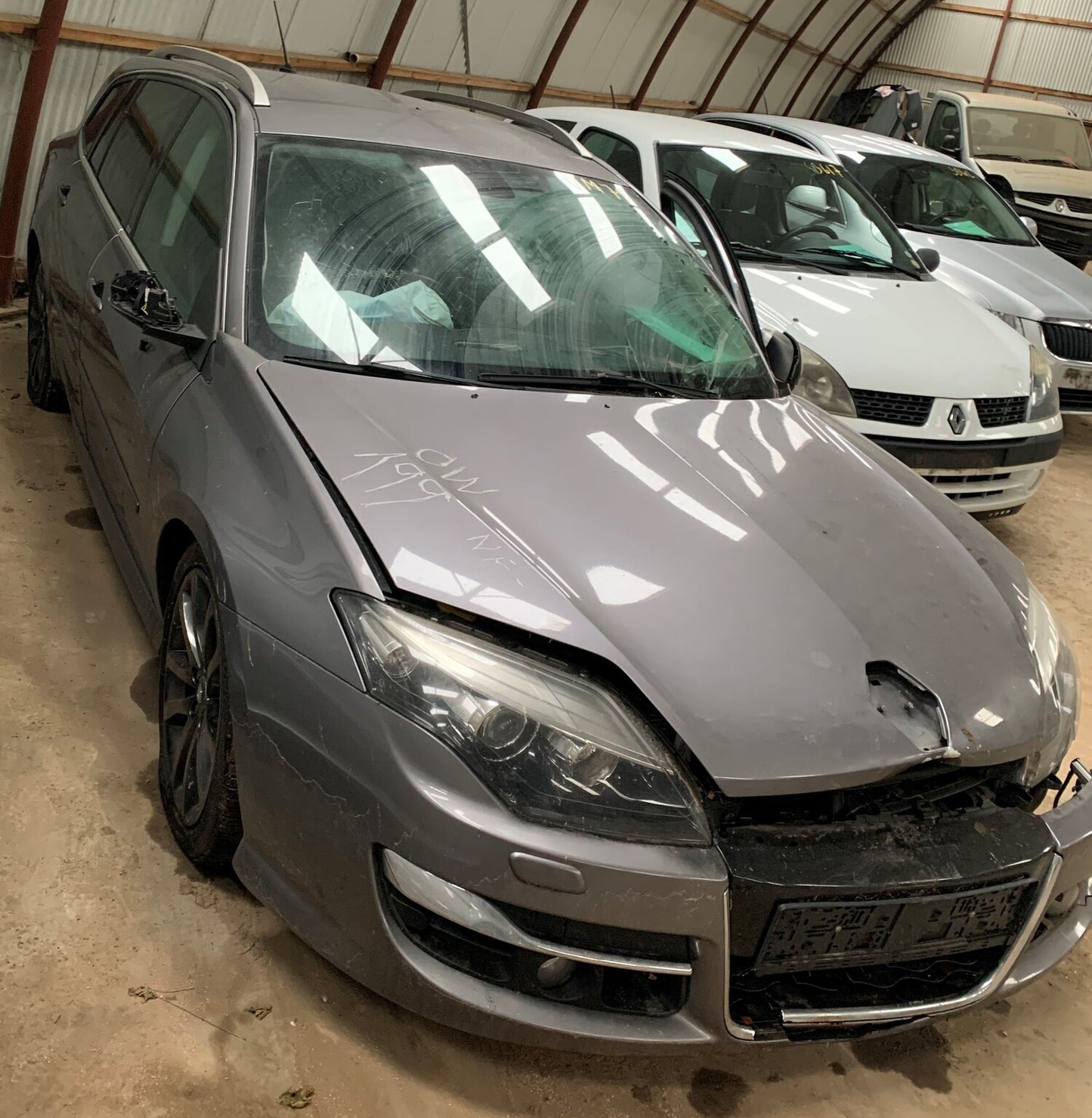 Renault Laguna 3 Pluk-Selv-Bil Med OEM Nr. Ophugger Fra Renault Ophugger
